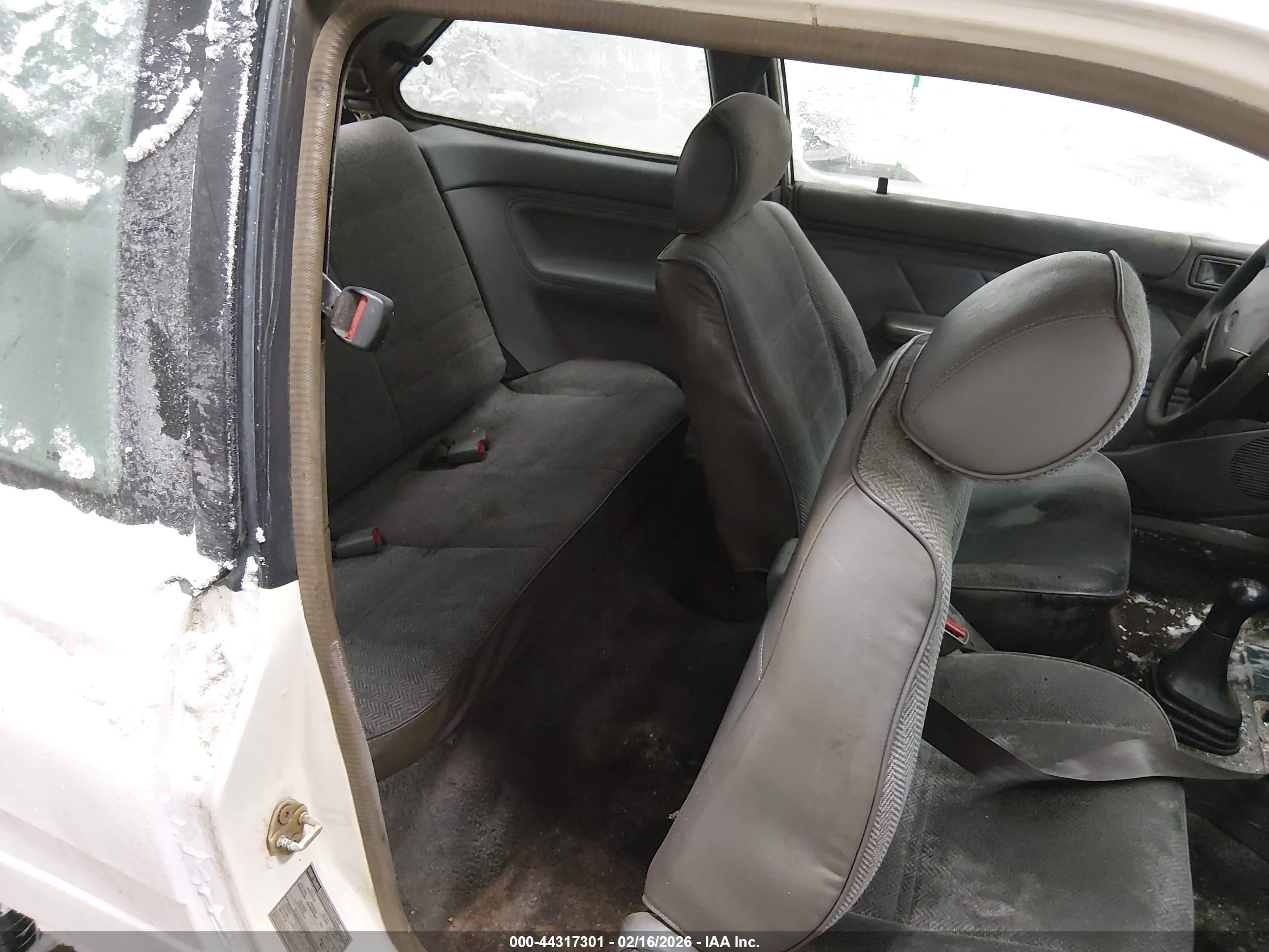 1995 Ford Escort   White vin: 1FASP10J0SW326017