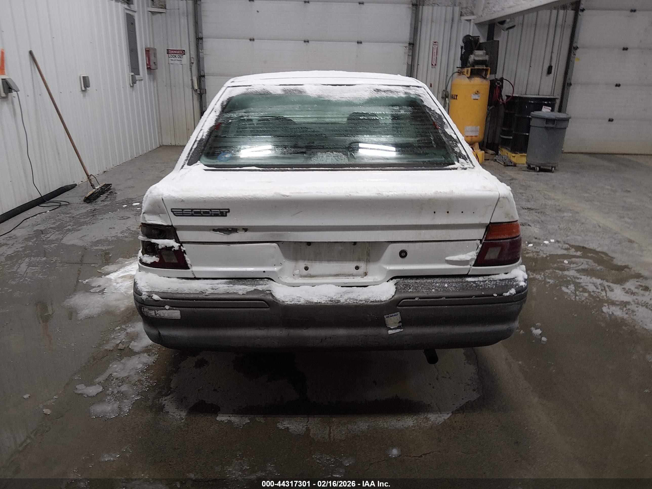 1995 Ford Escort   White vin: 1FASP10J0SW326017
