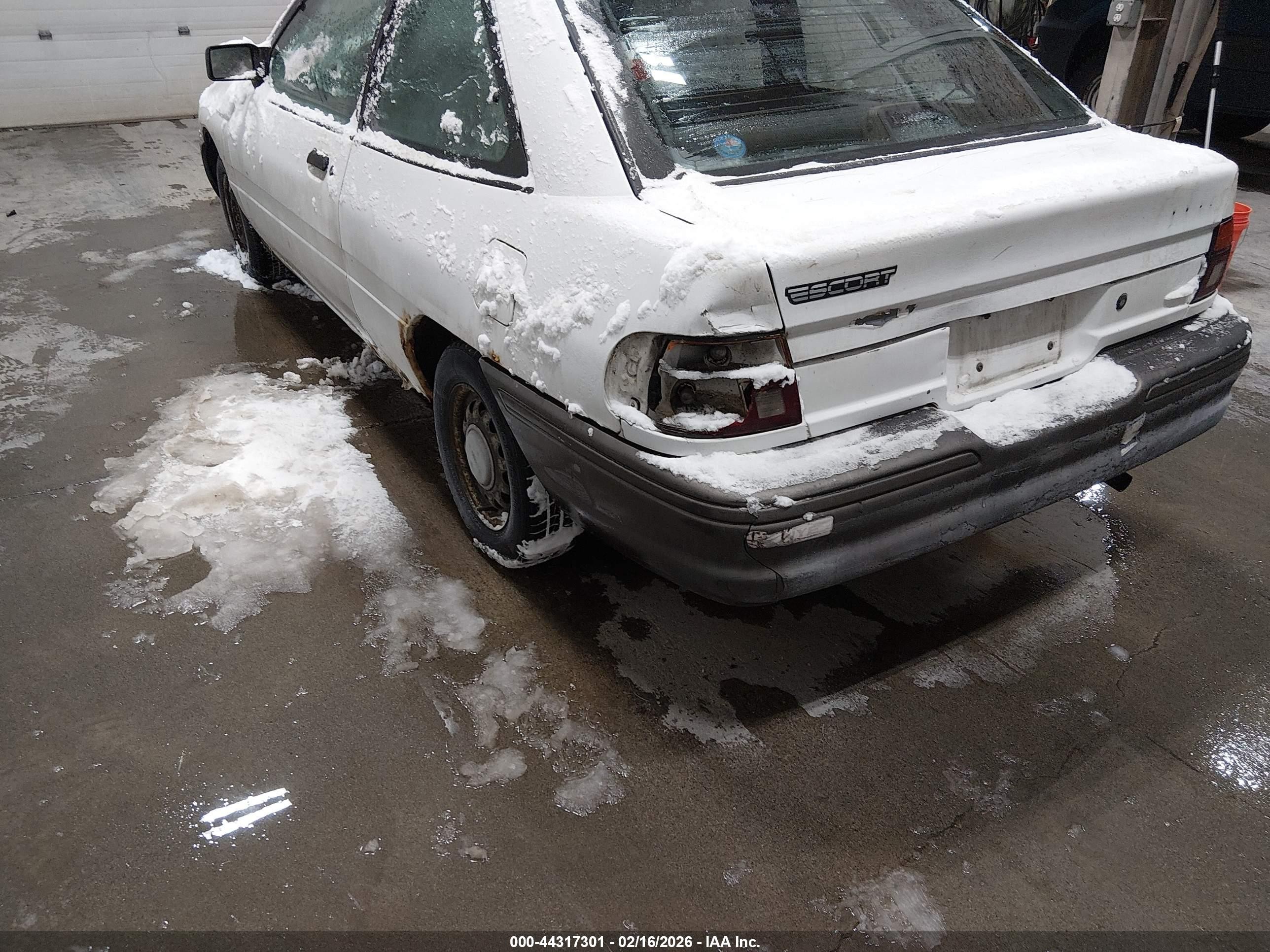 1995 Ford Escort   White vin: 1FASP10J0SW326017