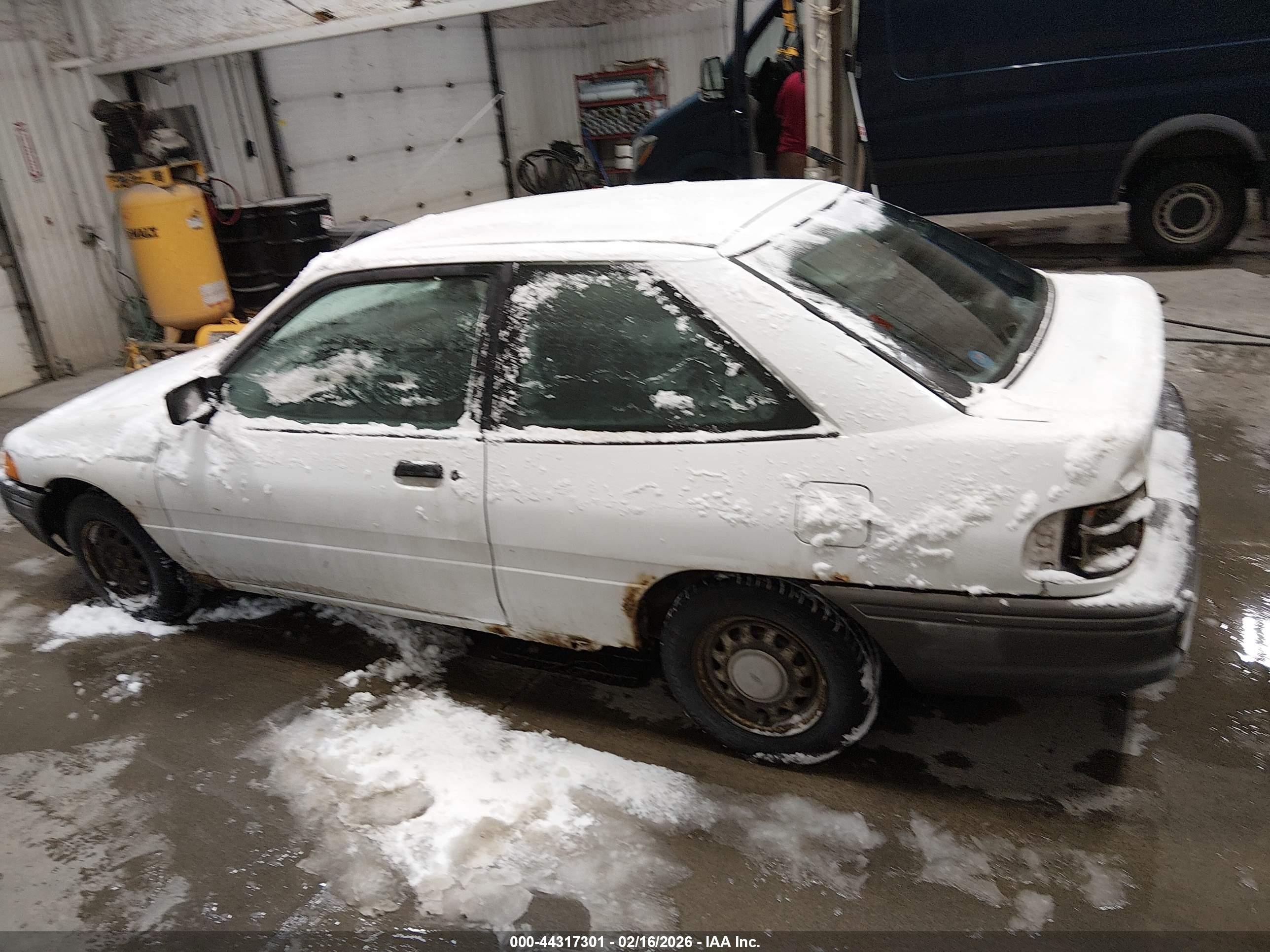 1995 Ford Escort   White vin: 1FASP10J0SW326017