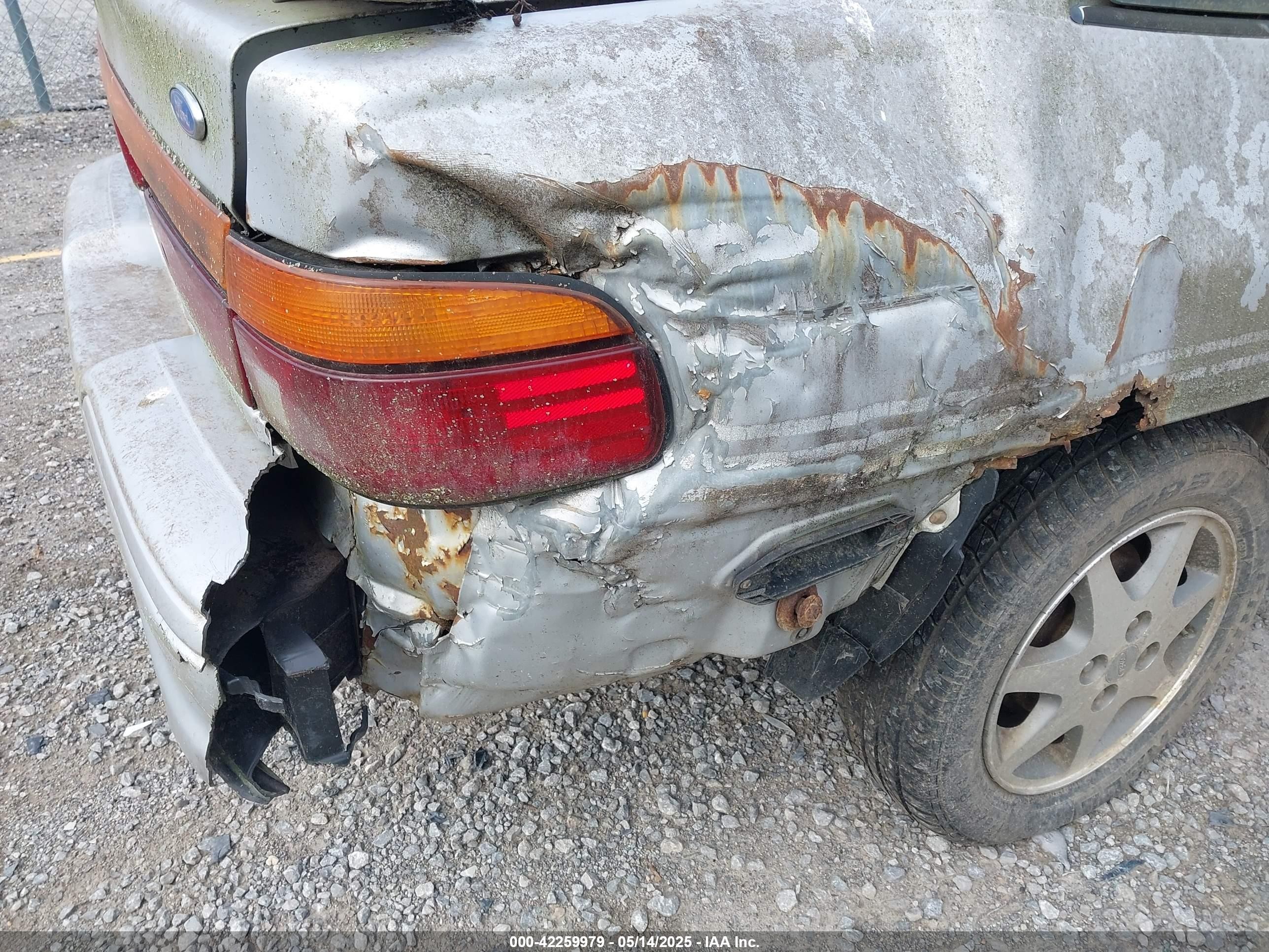 1996 Ford Escort Lx Silver vin: 1FASP11J9TW180412