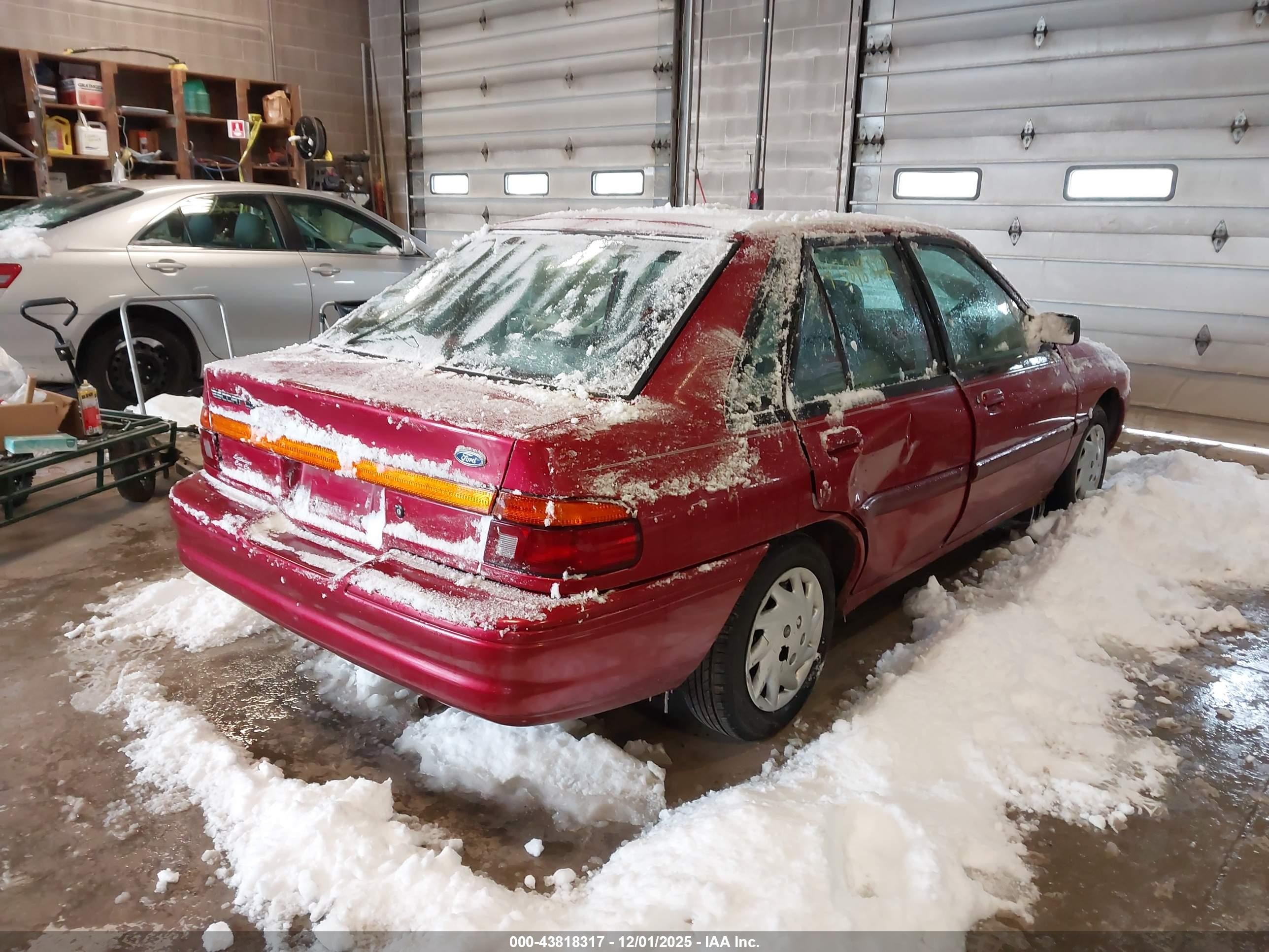 1995 Ford Escort Lx/sport Red vin: 1FASP14J6SW192303