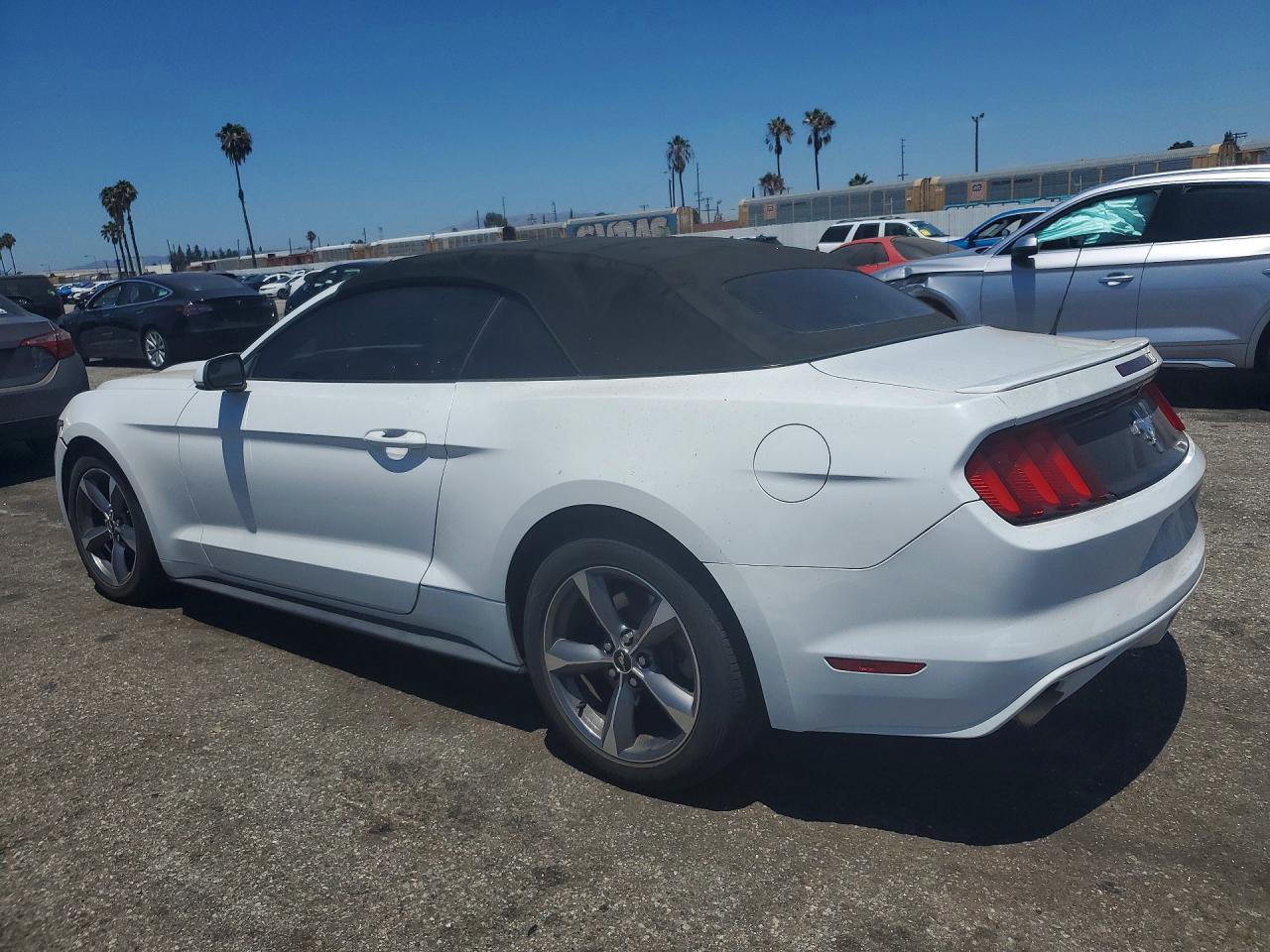 2015 Ford Mustang White vin: 1FATP8EM0F5415050