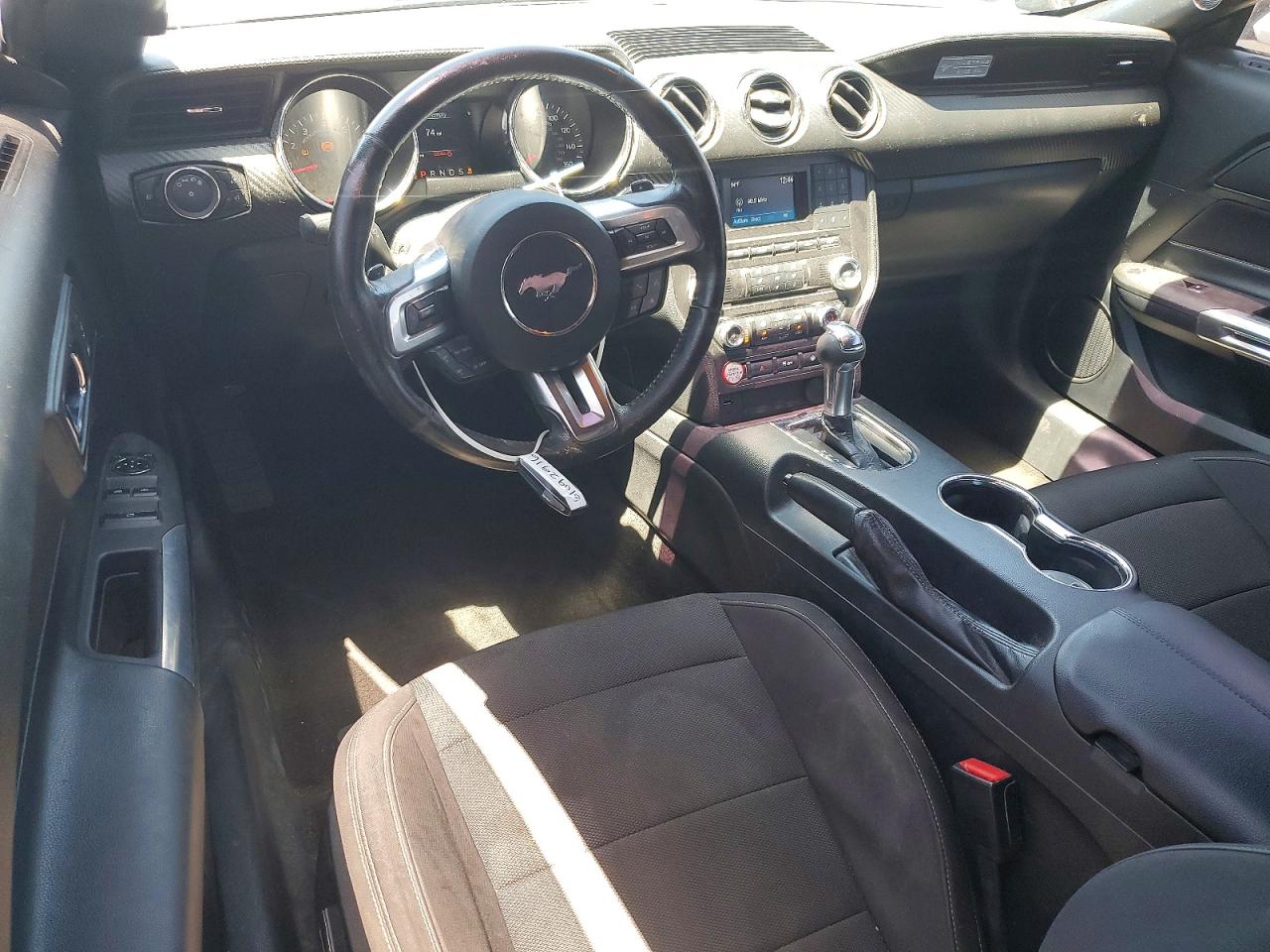 2015 Ford Mustang White vin: 1FATP8EM0F5415050