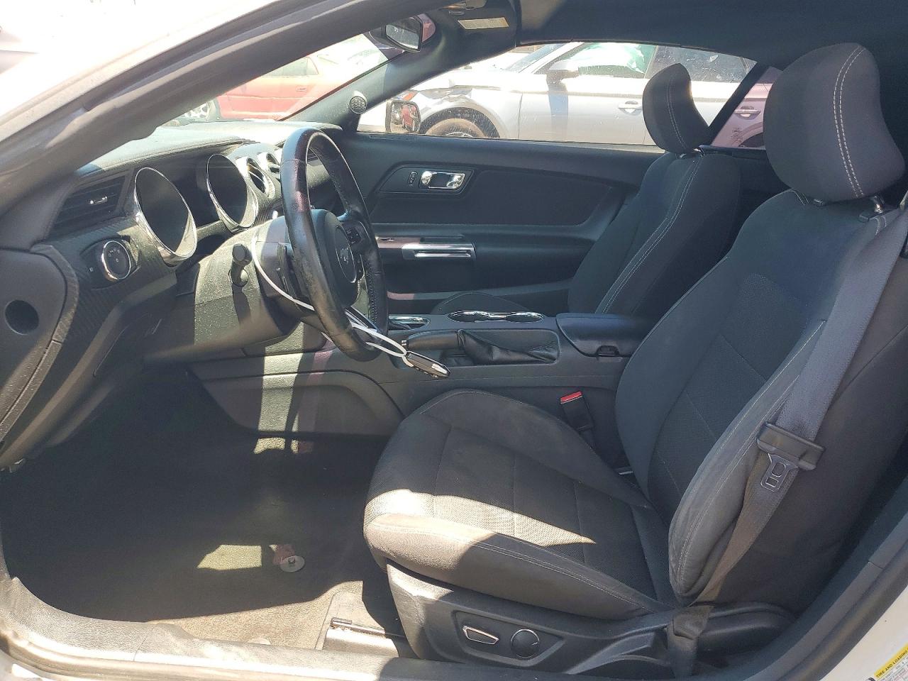 2015 Ford Mustang White vin: 1FATP8EM0F5415050