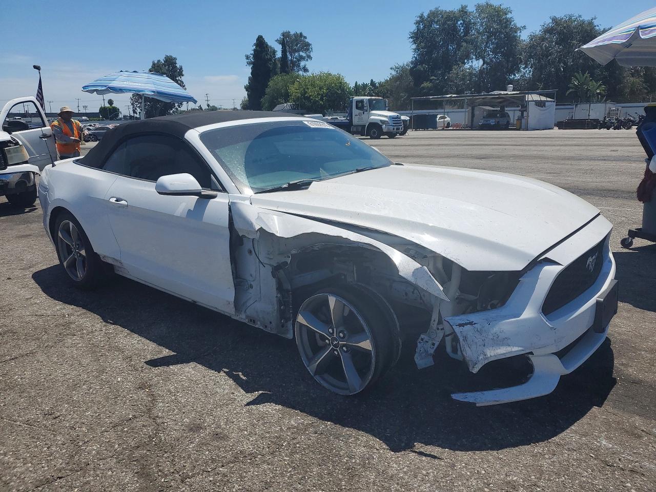 2015 Ford Mustang White vin: 1FATP8EM0F5415050
