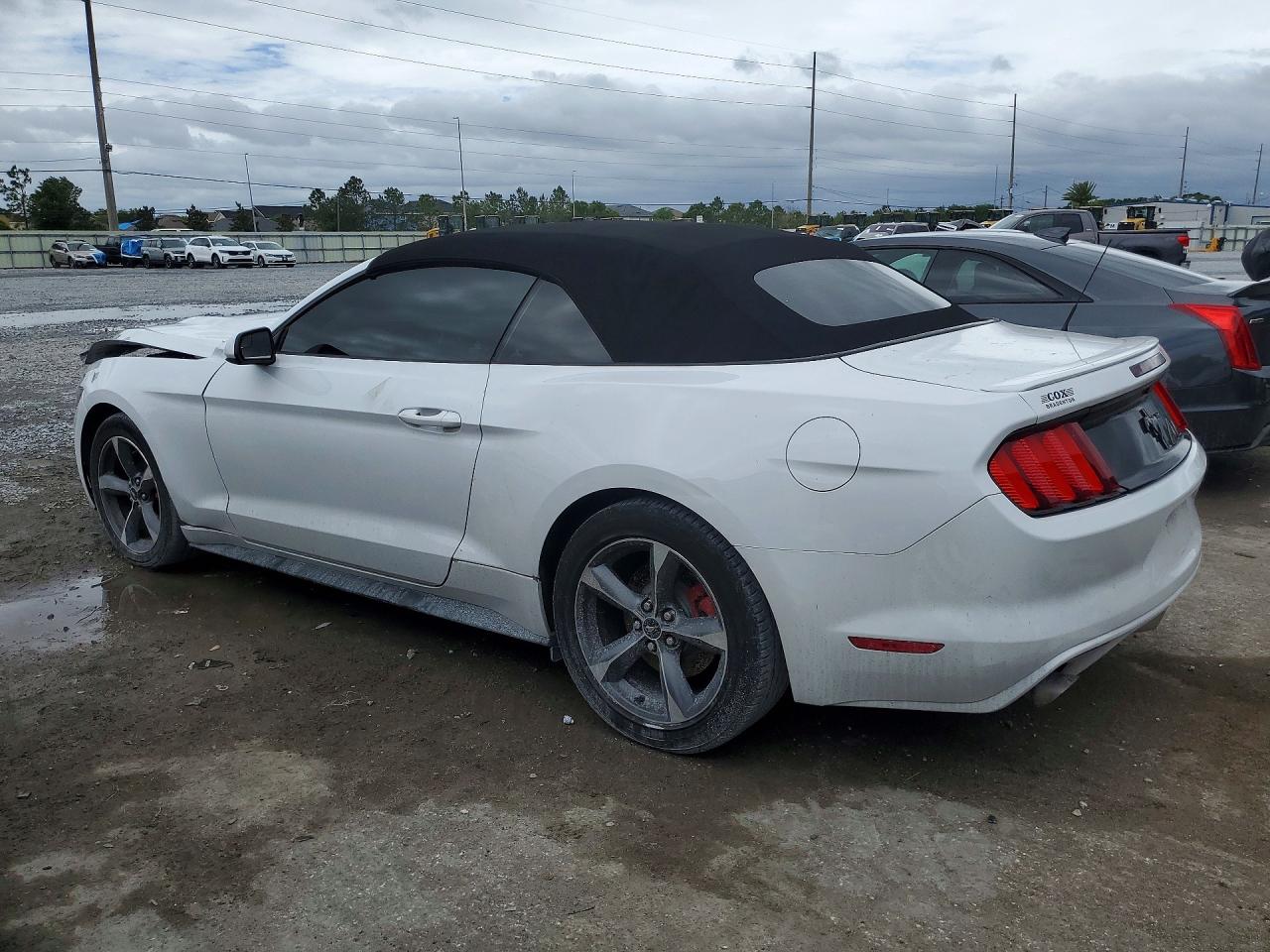 2015 Ford Mustang White vin: 1FATP8EM2F5359337