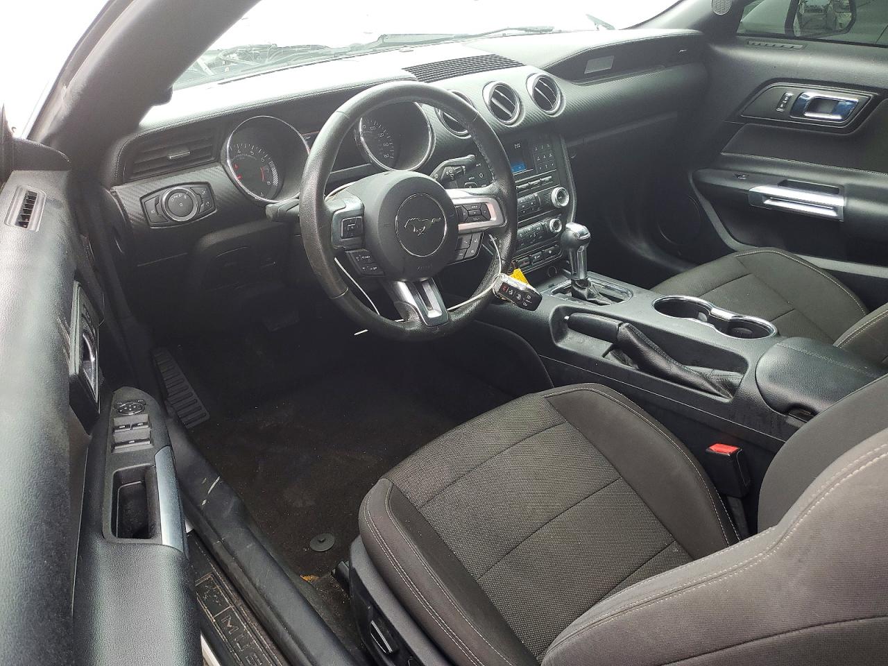 2015 Ford Mustang White vin: 1FATP8EM2F5359337