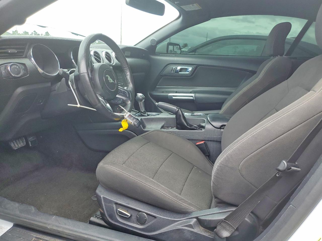 2015 Ford Mustang White vin: 1FATP8EM2F5359337