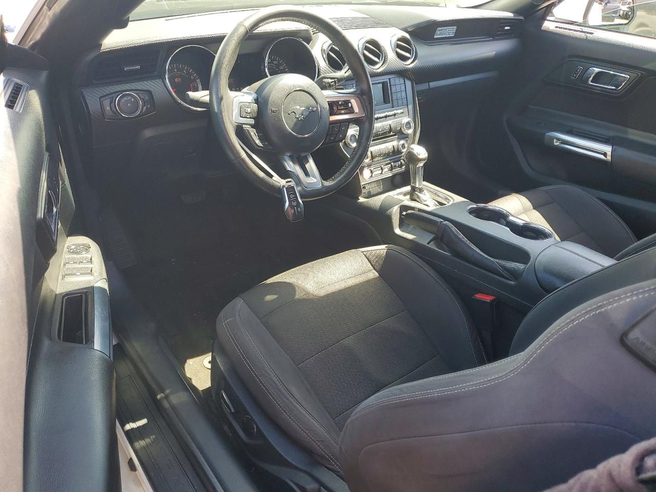 2015 Ford Mustang White vin: 1FATP8EM4F5352048