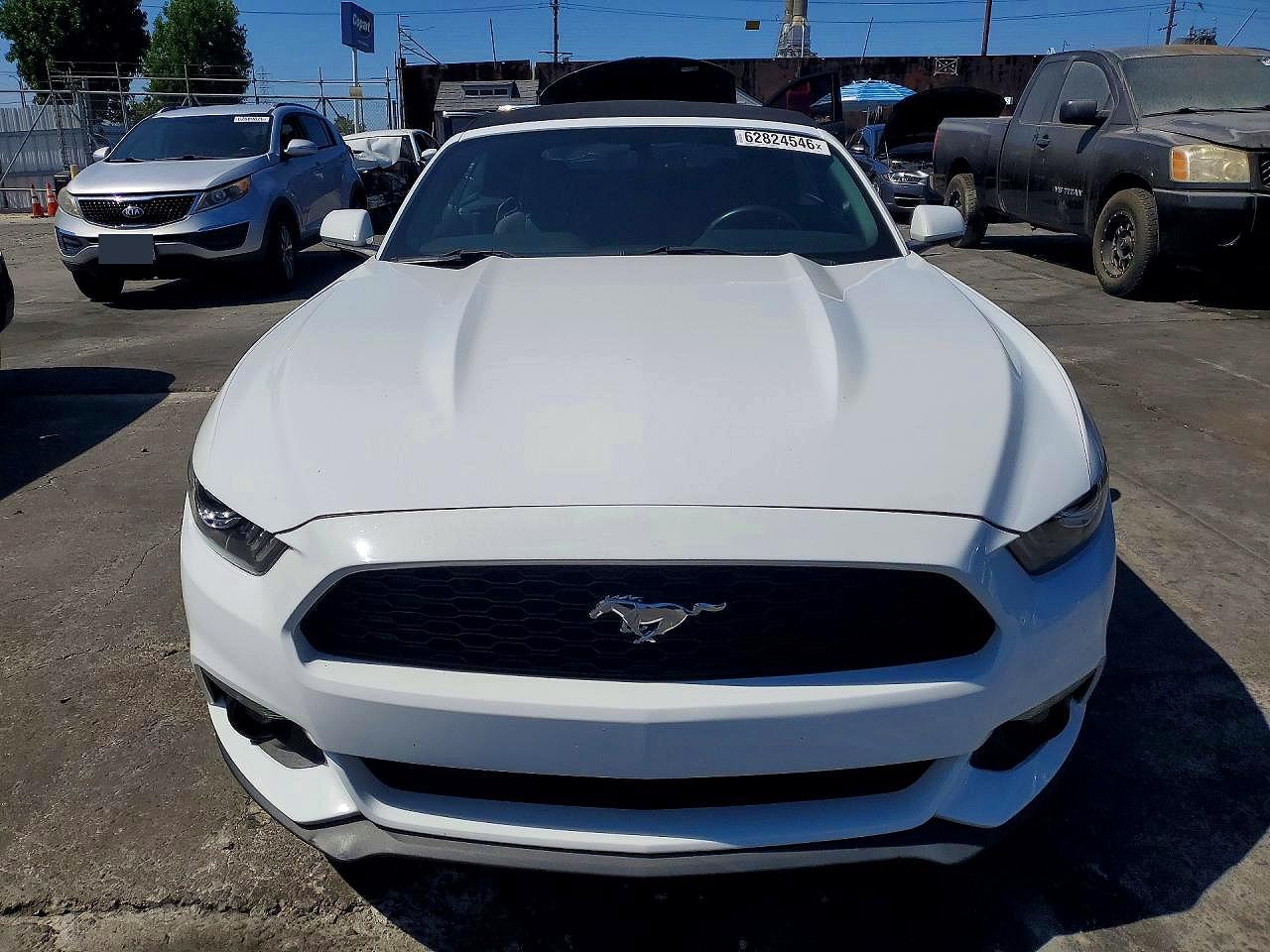 2015 Ford Mustang White vin: 1FATP8EM4F5352048