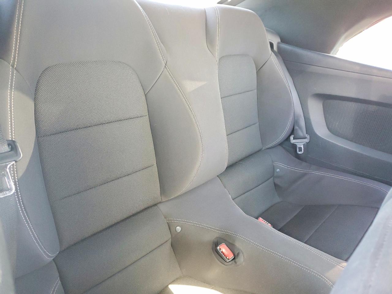 2015 Ford Mustang White vin: 1FATP8EM4F5352048