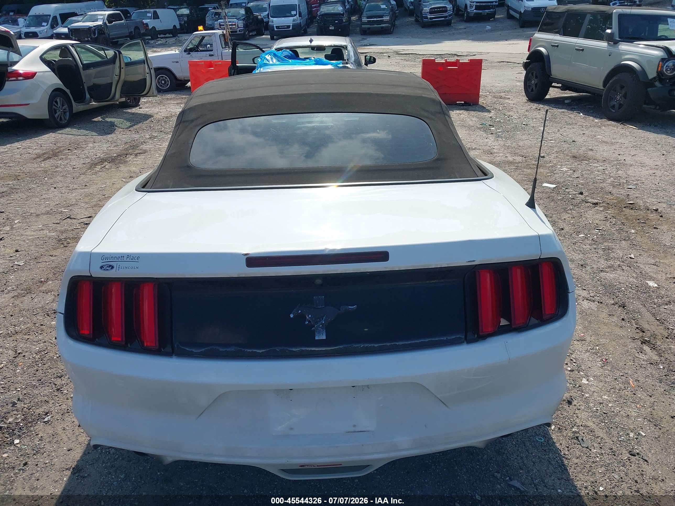 2015 Ford Mustang V6 White vin: 1FATP8EM5F5356237