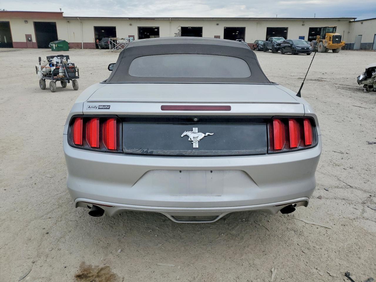 2015 Ford Mustang Silver vin: 1FATP8EM5F5392736