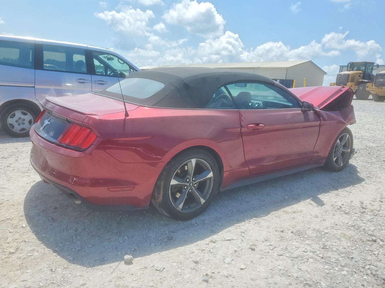 2015 Ford Mustang Red vin: 1FATP8EM5F5429185