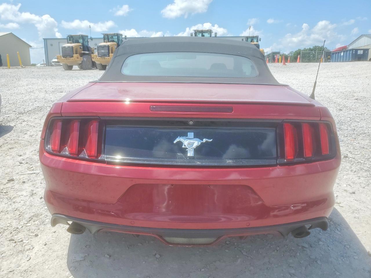 2015 Ford Mustang Red vin: 1FATP8EM5F5429185