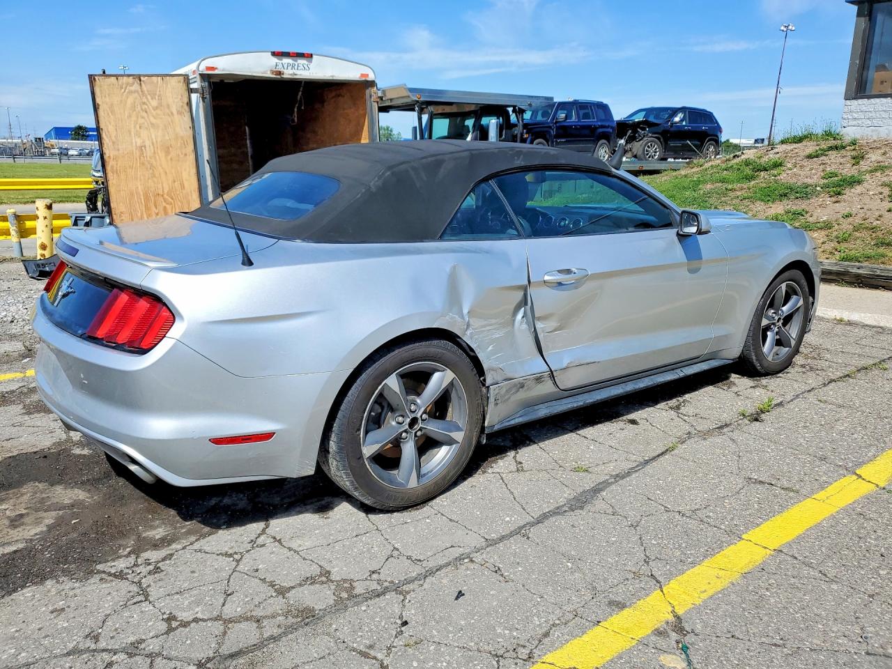 2015 Ford Mustang Silver vin: 1FATP8EM6F5330536