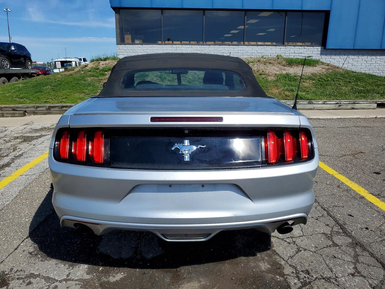 2015 Ford Mustang Silver vin: 1FATP8EM6F5330536
