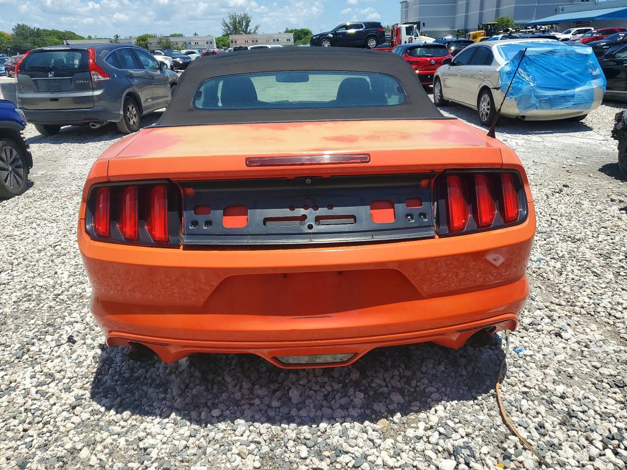 2015 Ford Mustang Orange vin: 1FATP8EM6F5401010