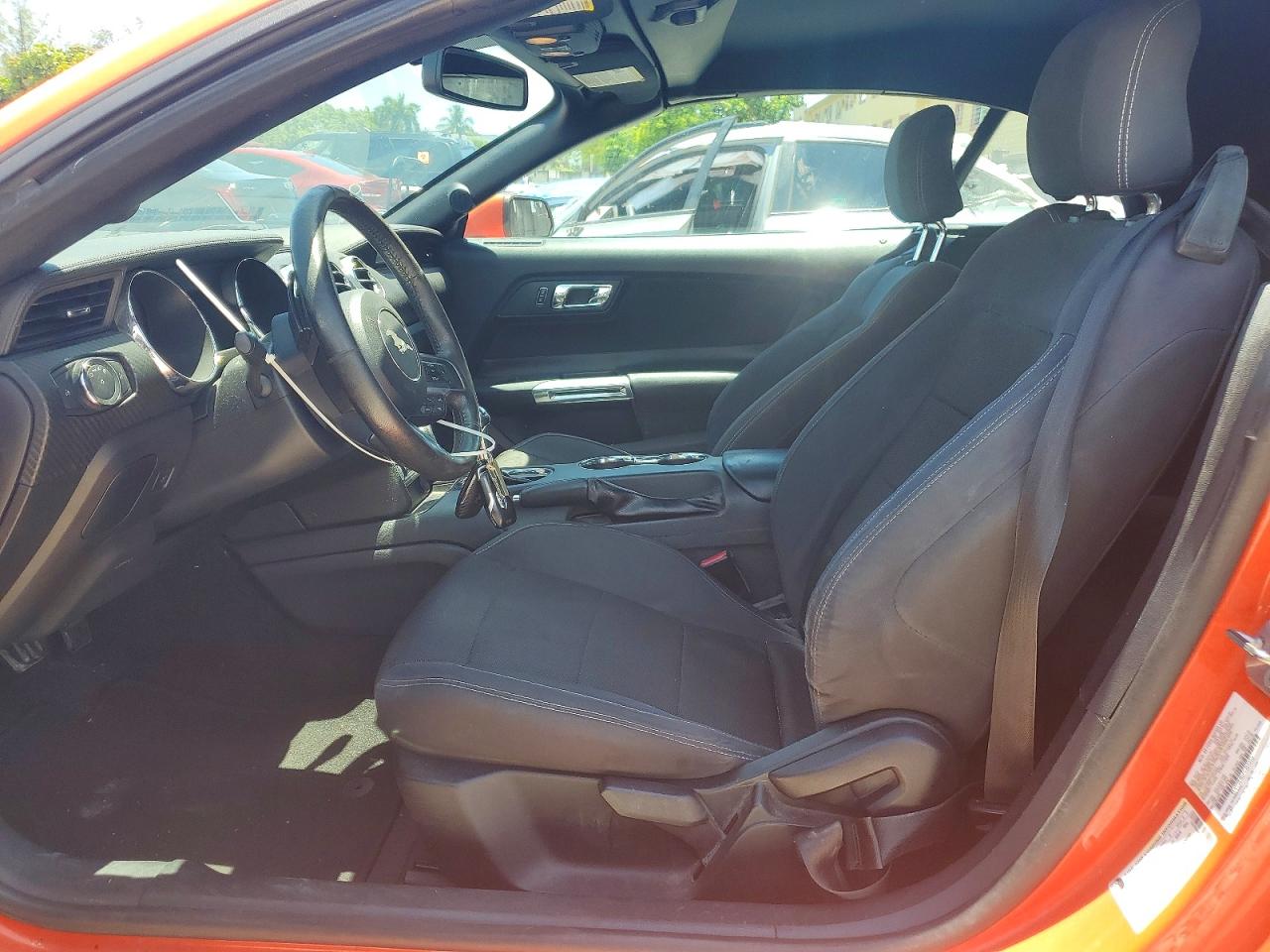 2015 Ford Mustang Orange vin: 1FATP8EM6F5401010