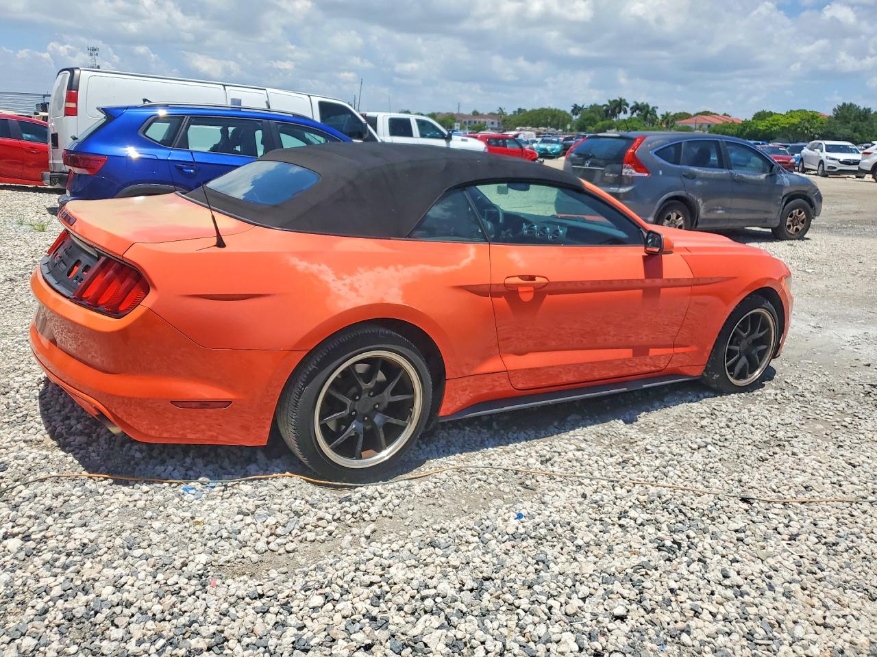 2015 Ford Mustang Orange vin: 1FATP8EM6F5401010