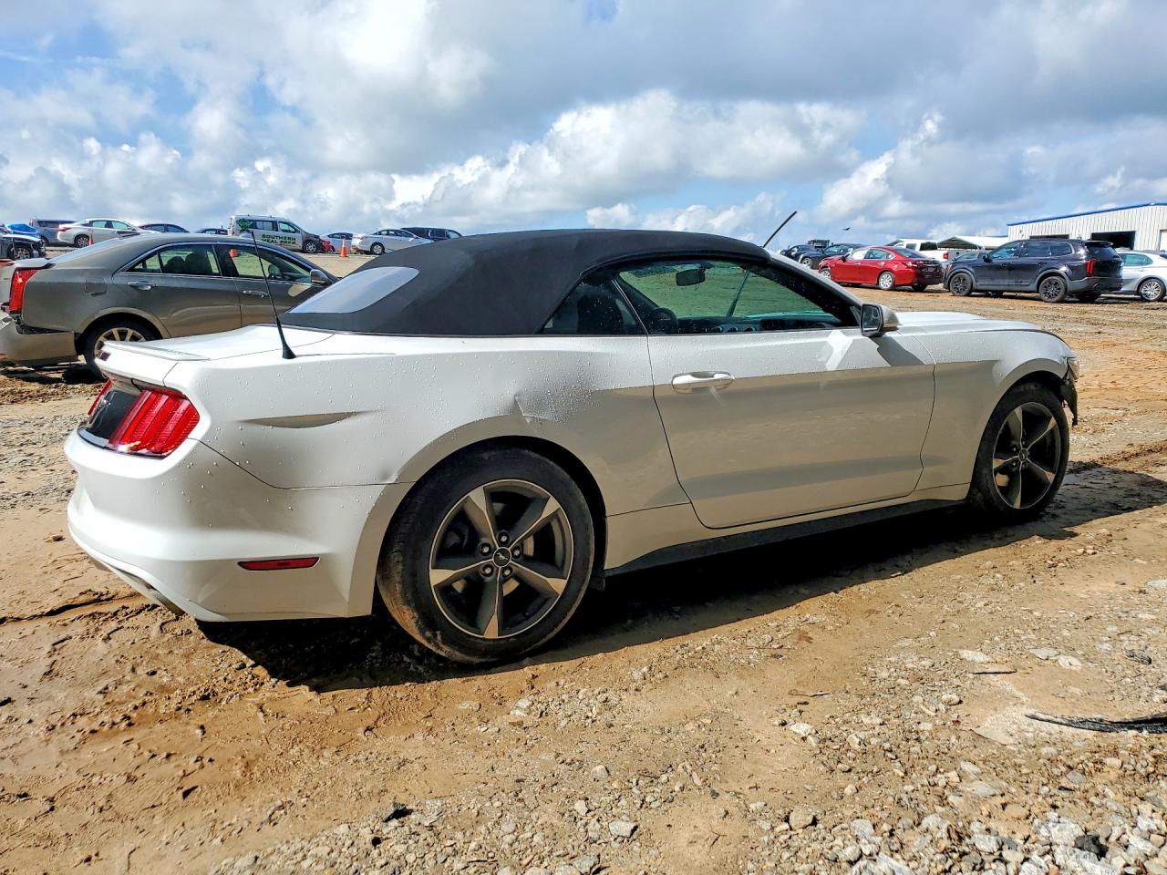 2016 Ford Mustang White vin: 1FATP8EM6G5285115