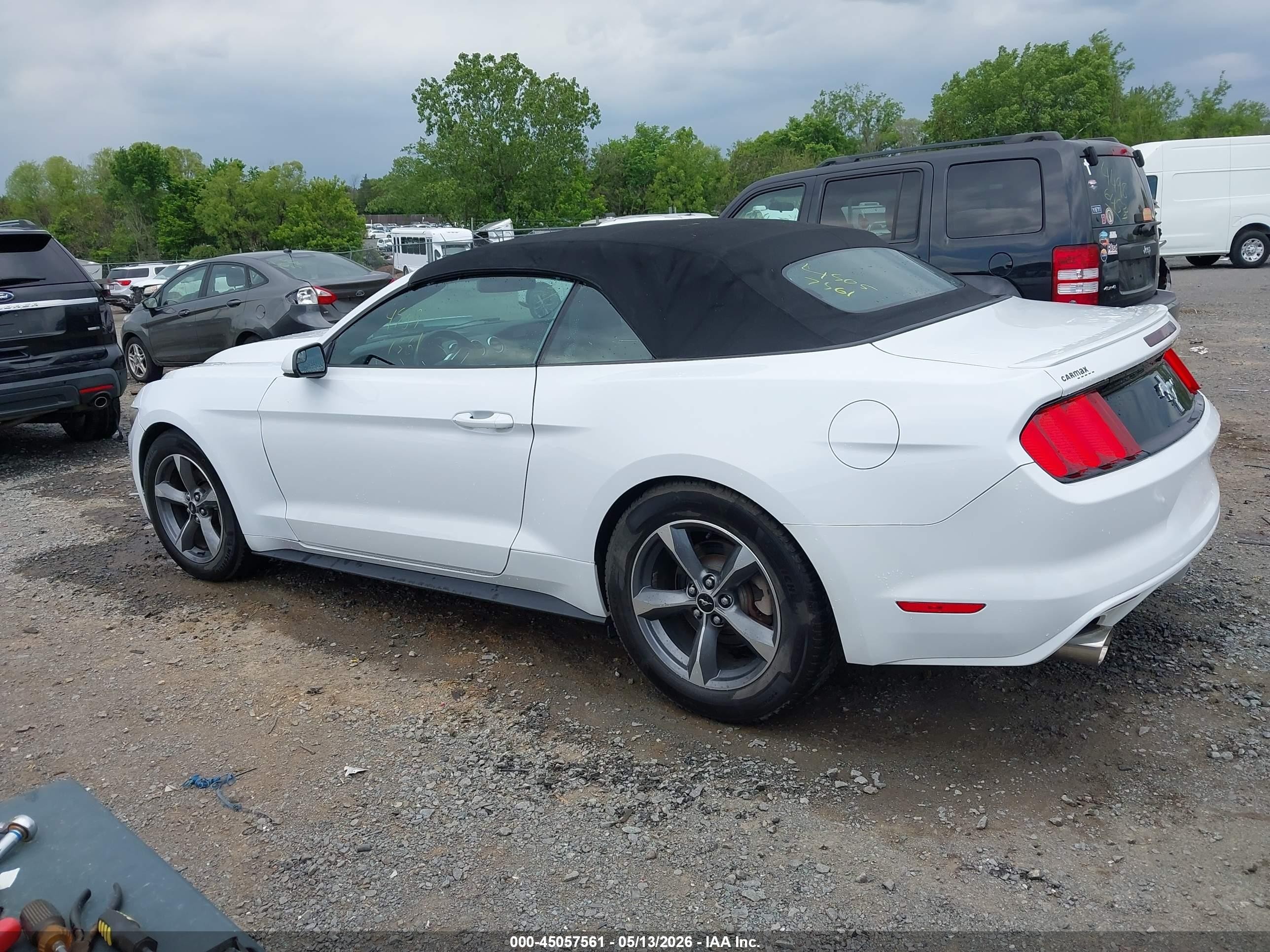 2015 Ford Mustang V6 White vin: 1FATP8EM7F5383813