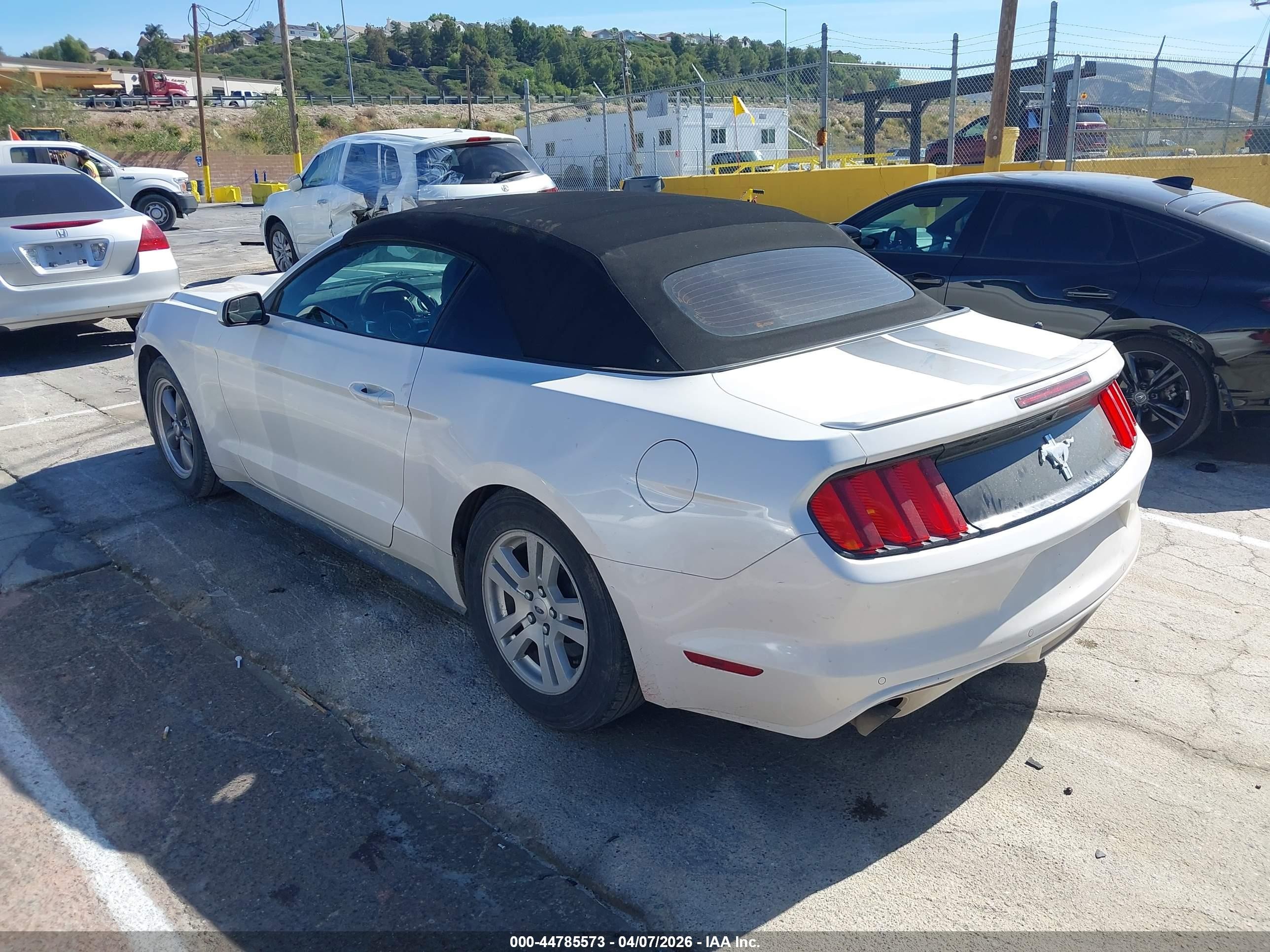 2017 Ford Mustang V6 White vin: 1FATP8EM7H5266686