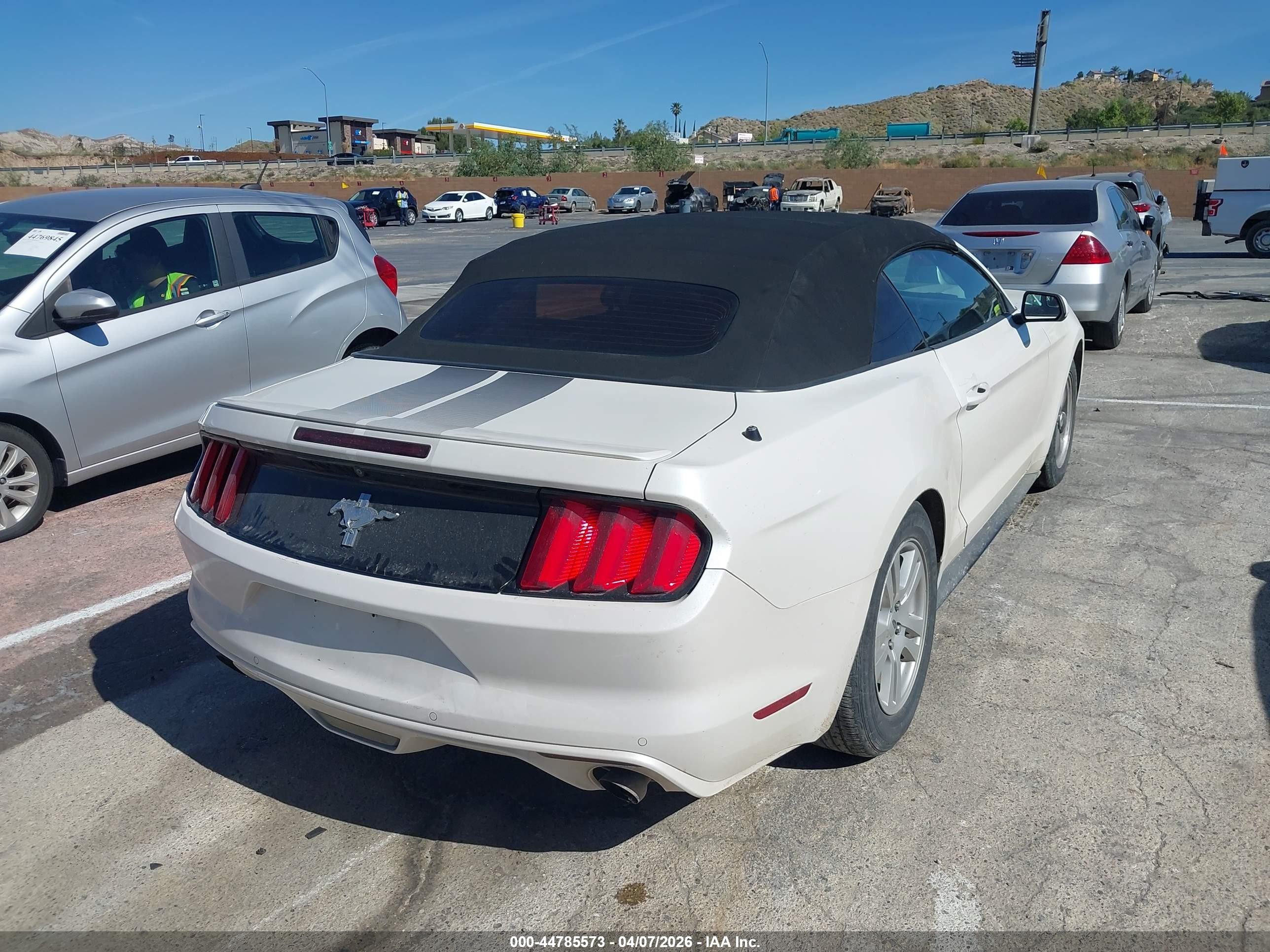 2017 Ford Mustang V6 White vin: 1FATP8EM7H5266686