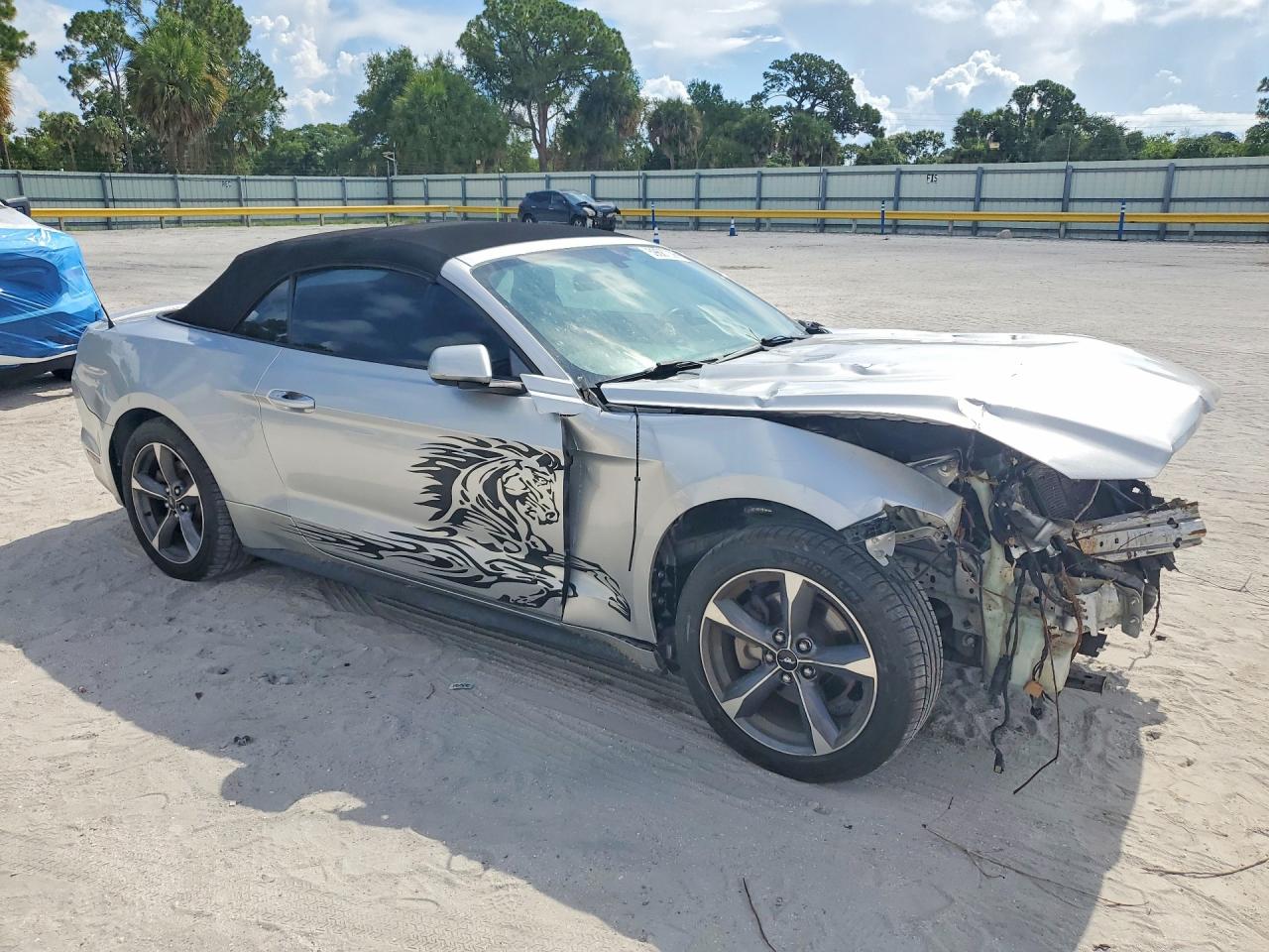 2015 Ford Mustang Silver vin: 1FATP8EM8F5372030