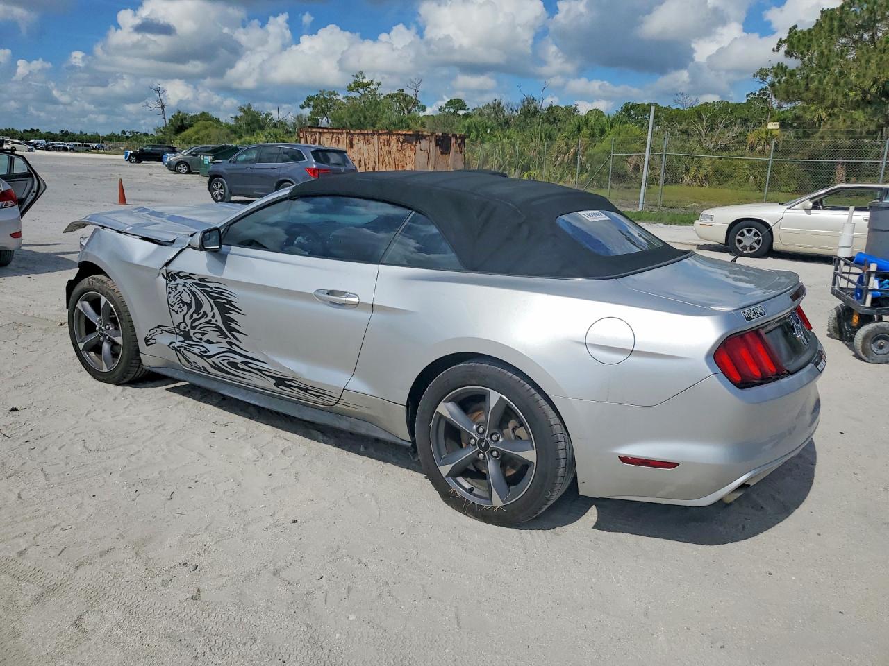 2015 Ford Mustang Silver vin: 1FATP8EM8F5372030