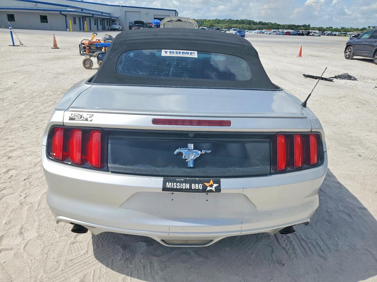 2015 Ford Mustang Silver vin: 1FATP8EM8F5372030