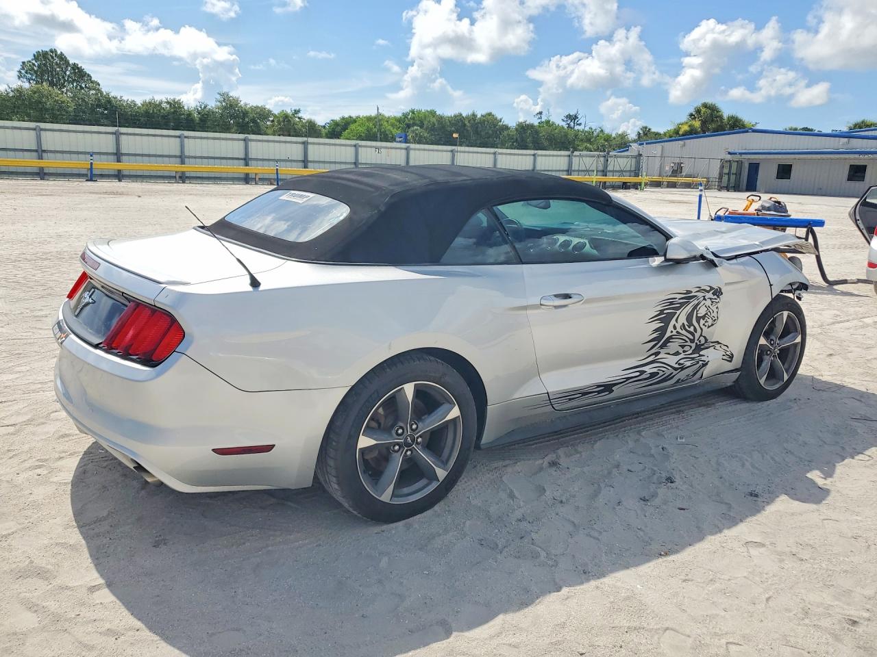 2015 Ford Mustang Silver vin: 1FATP8EM8F5372030