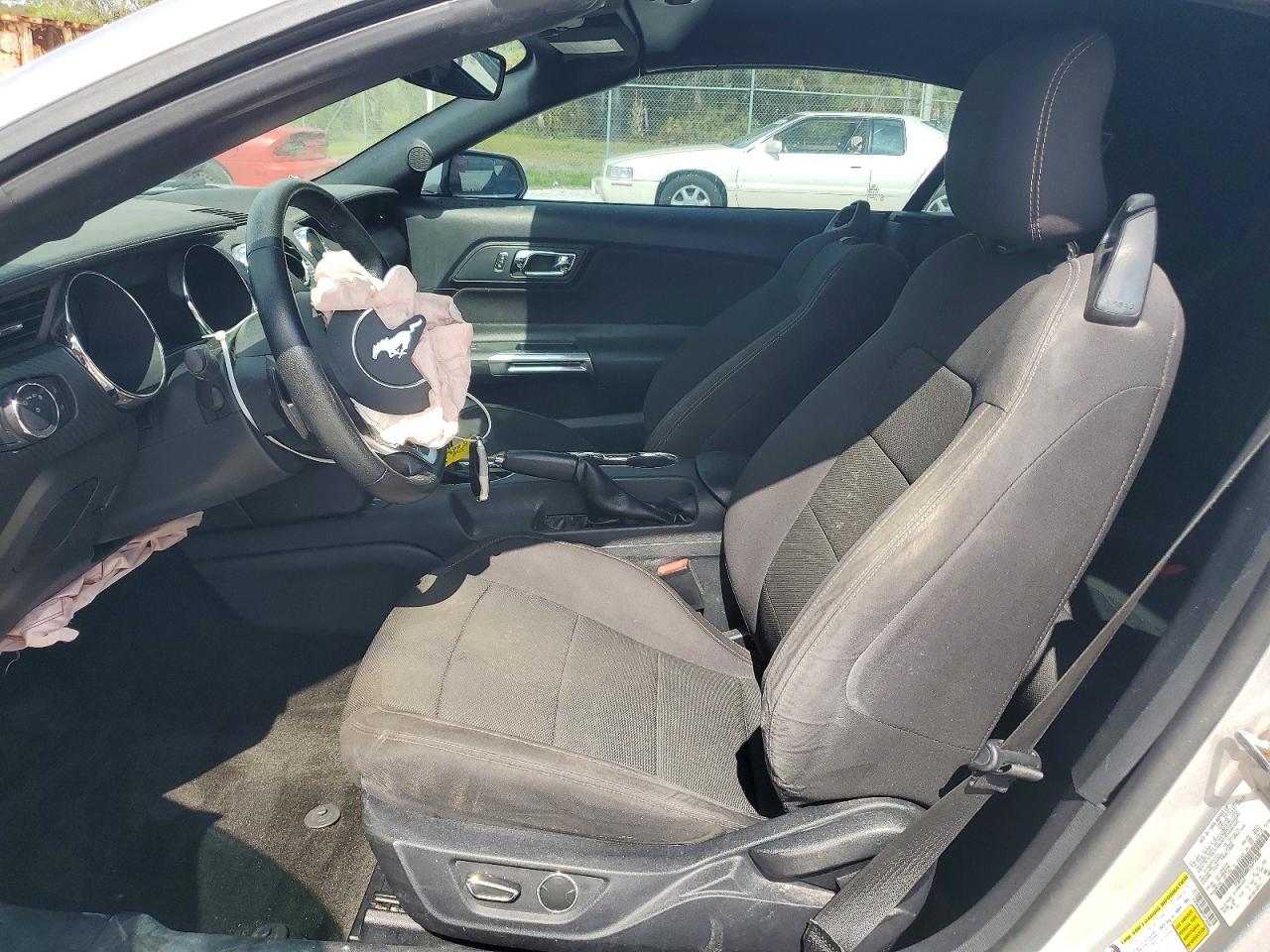 2015 Ford Mustang Silver vin: 1FATP8EM8F5372030