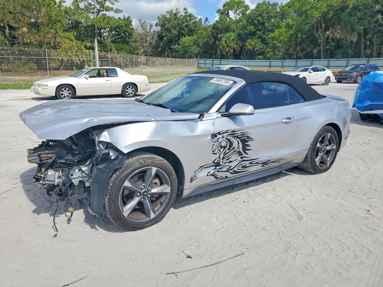 2015 Ford Mustang Серебряный vin: 1FATP8EM8F5372030