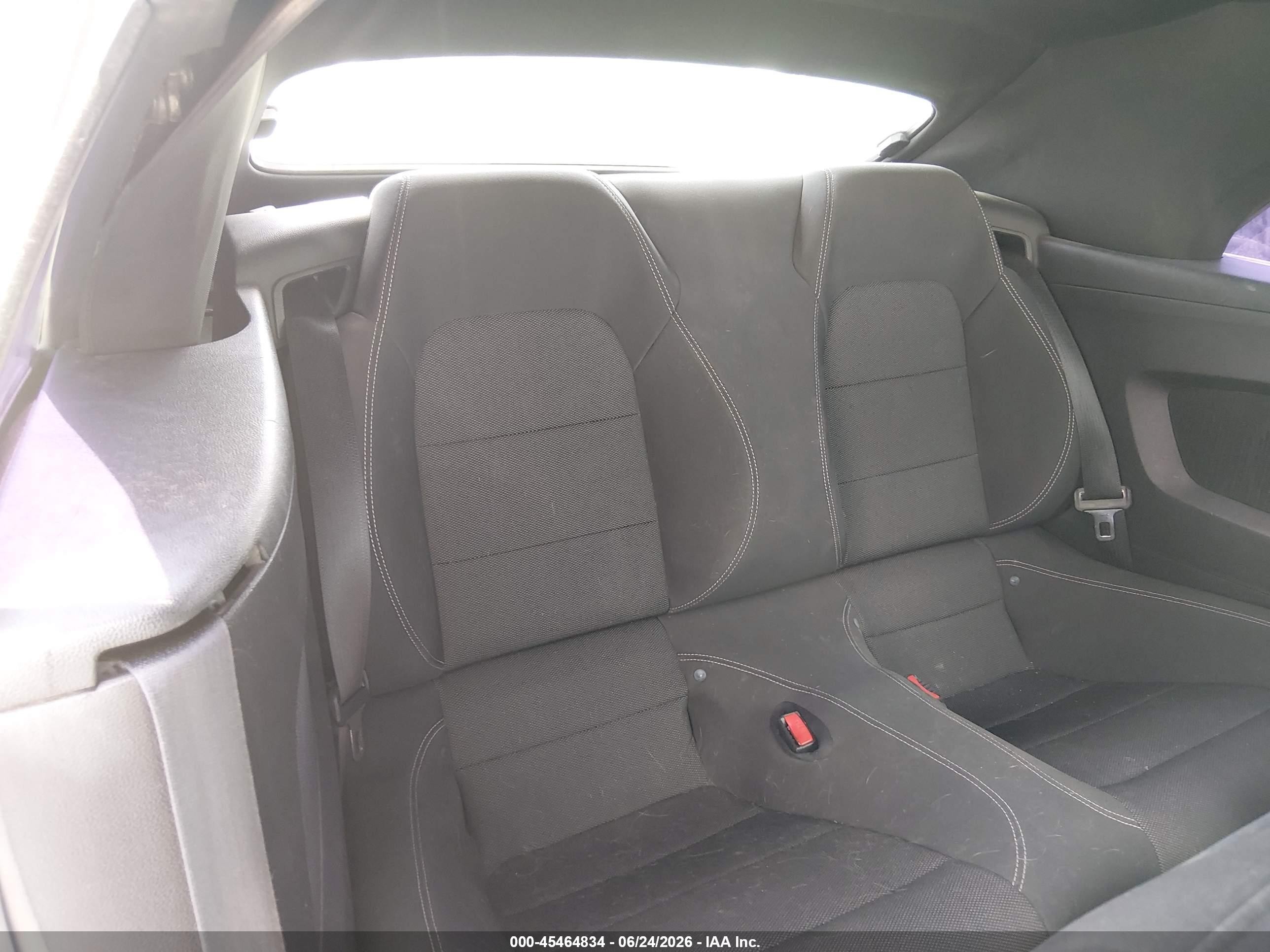 2015 Ford Mustang V6 White vin: 1FATP8EM8F5400621