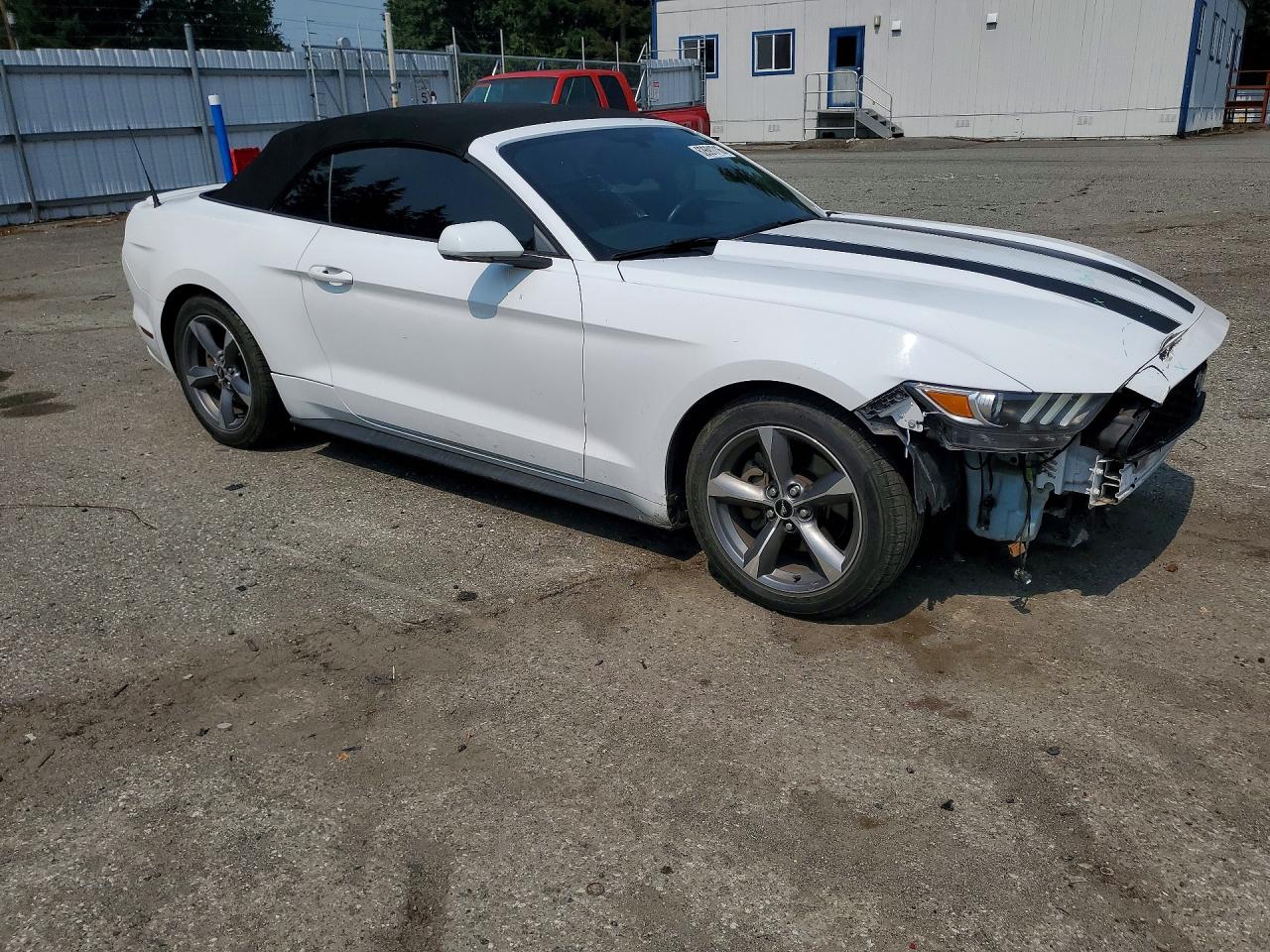 2015 Ford Mustang White vin: 1FATP8EM9F5329526
