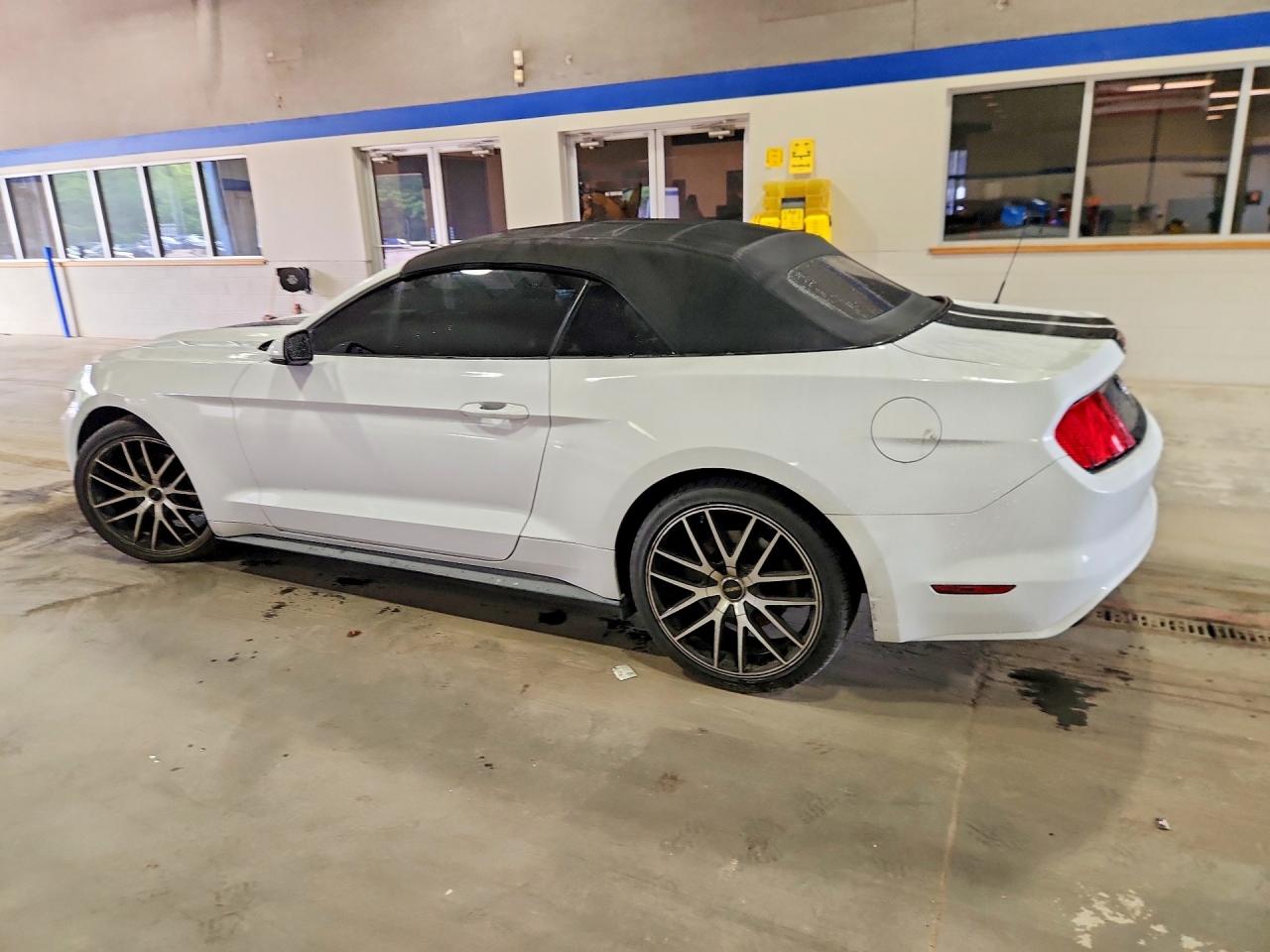 2015 Ford Mustang White vin: 1FATP8EMXF5368223