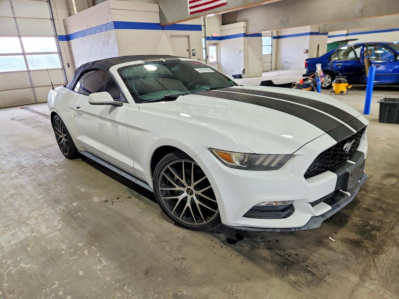 2015 Ford Mustang White vin: 1FATP8EMXF5368223