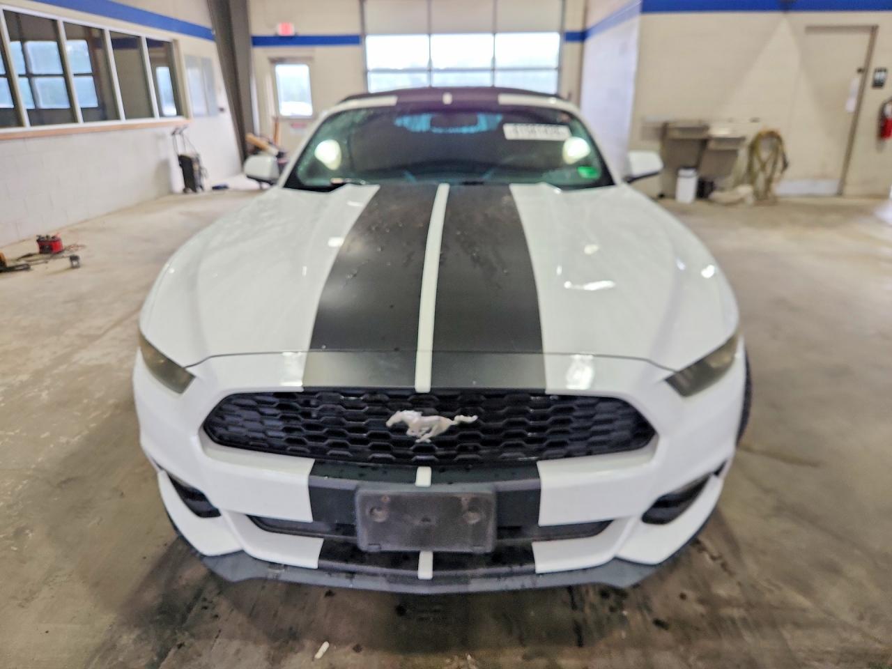 2015 Ford Mustang White vin: 1FATP8EMXF5368223