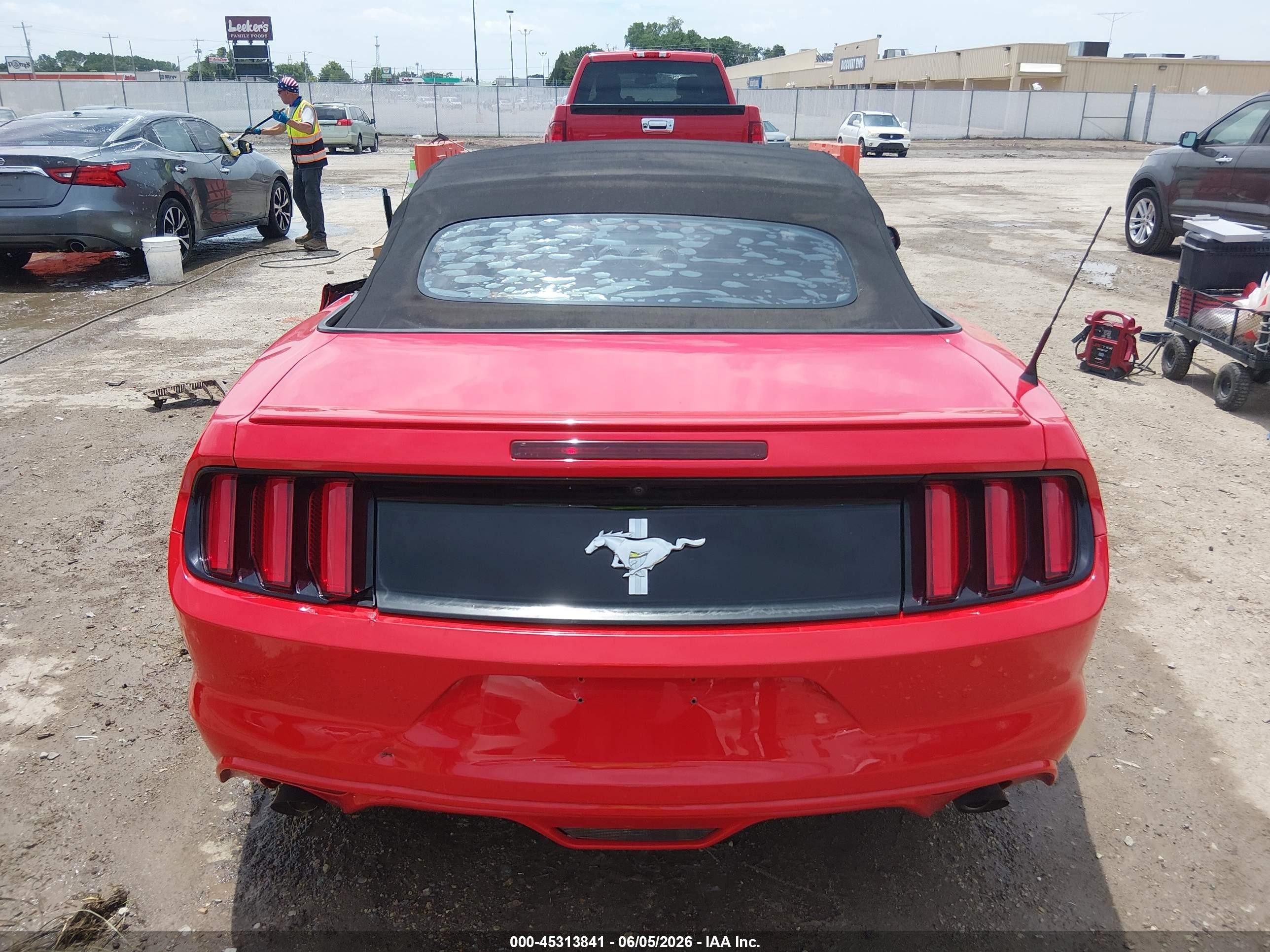 2015 Ford Mustang V6 Red vin: 1FATP8EMXF5371624