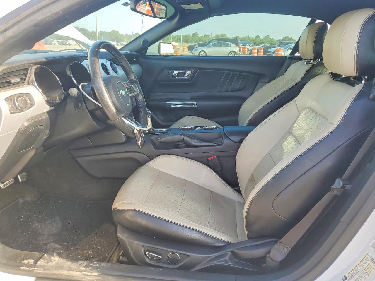2015 Ford Mustang White vin: 1FATP8UH0F5411715