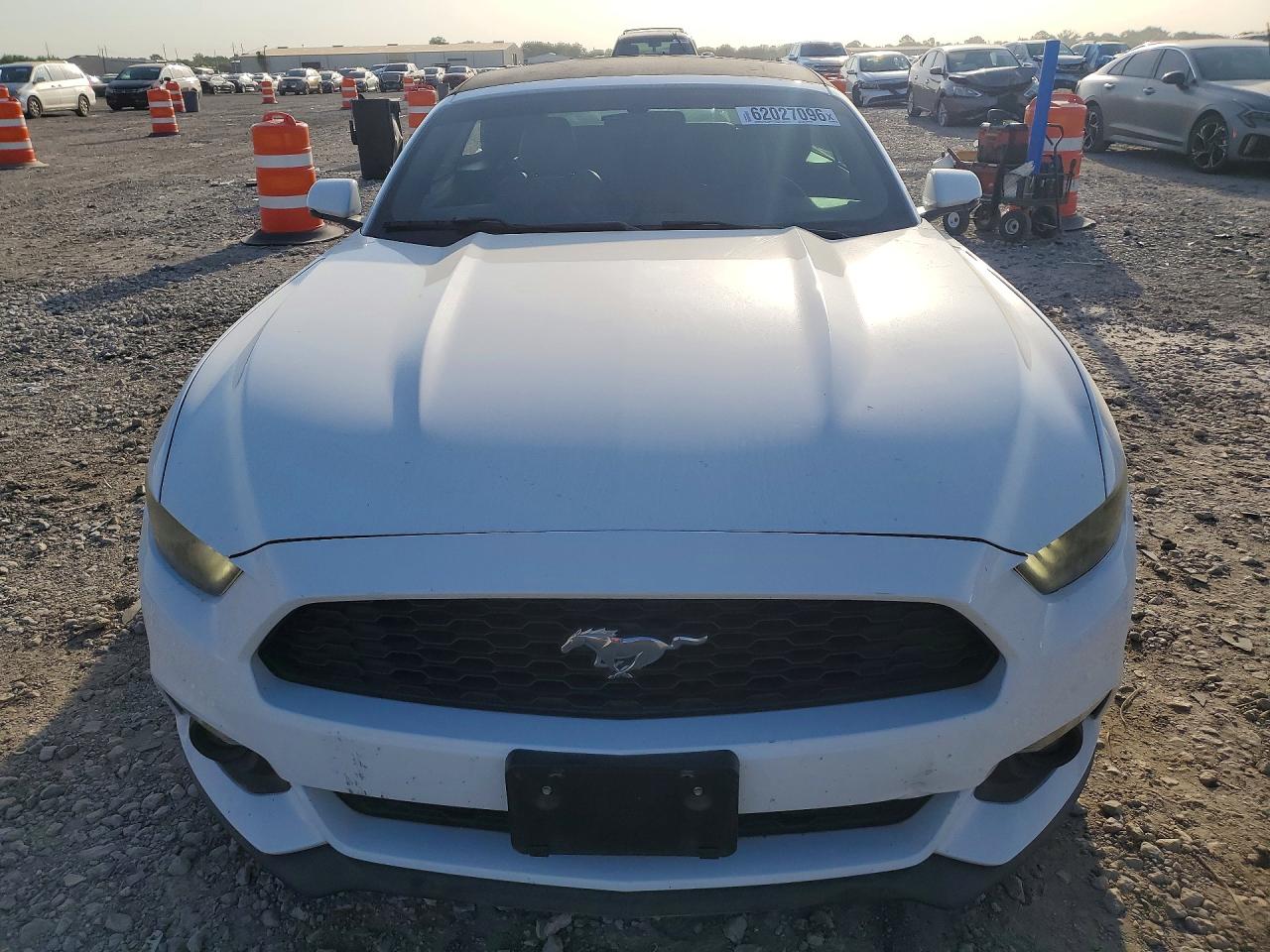 2015 Ford Mustang White vin: 1FATP8UH0F5411715