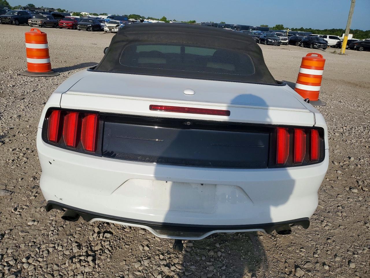 2015 Ford Mustang White vin: 1FATP8UH0F5411715
