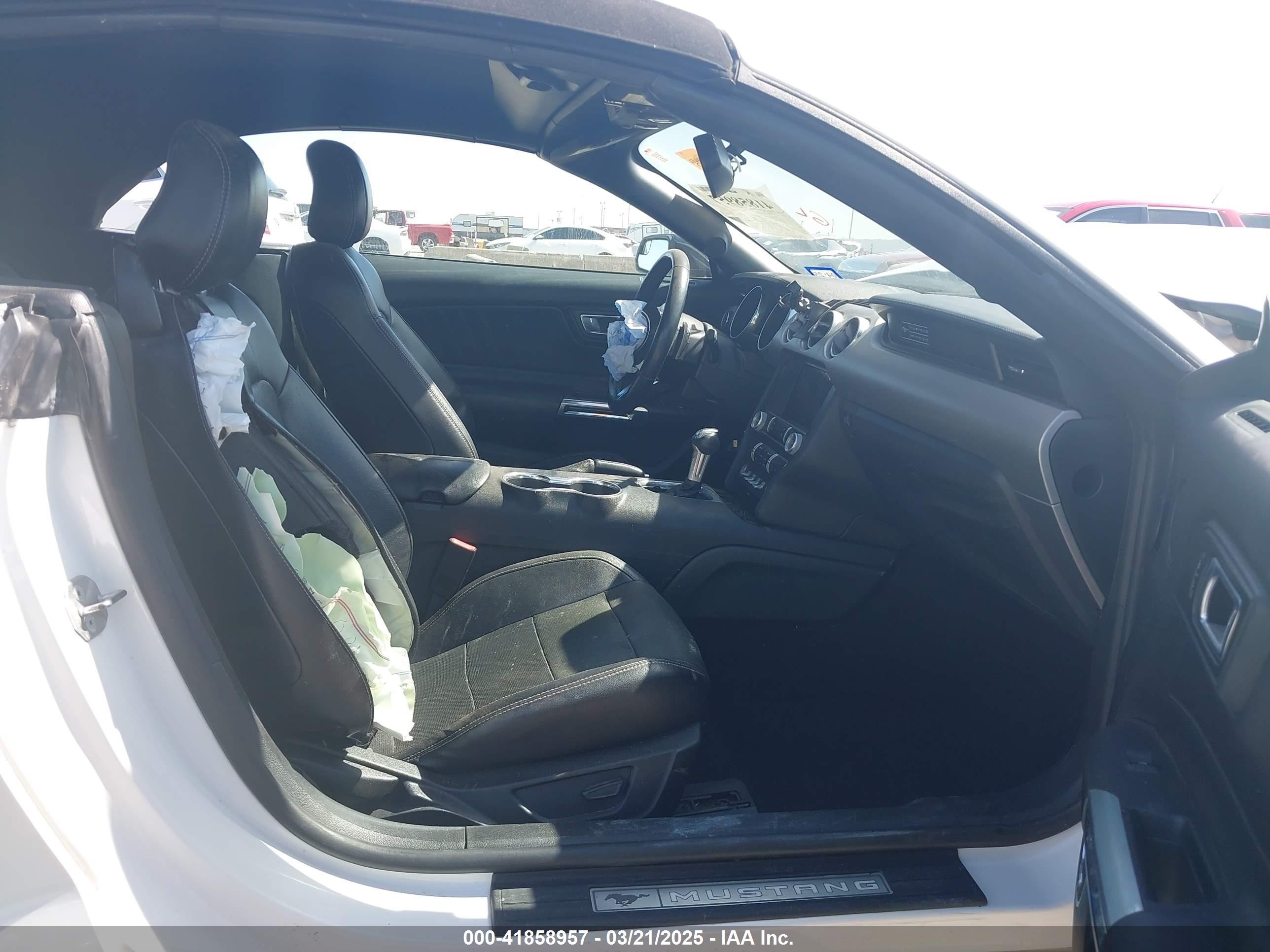 2020 Ford Mustang Ecoboost Premium White vin: 1FATP8UH0L5119932