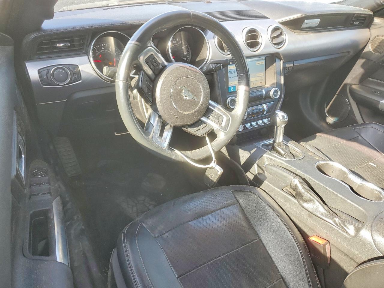 2018 Ford Mustang White vin: 1FATP8UH1J5124389