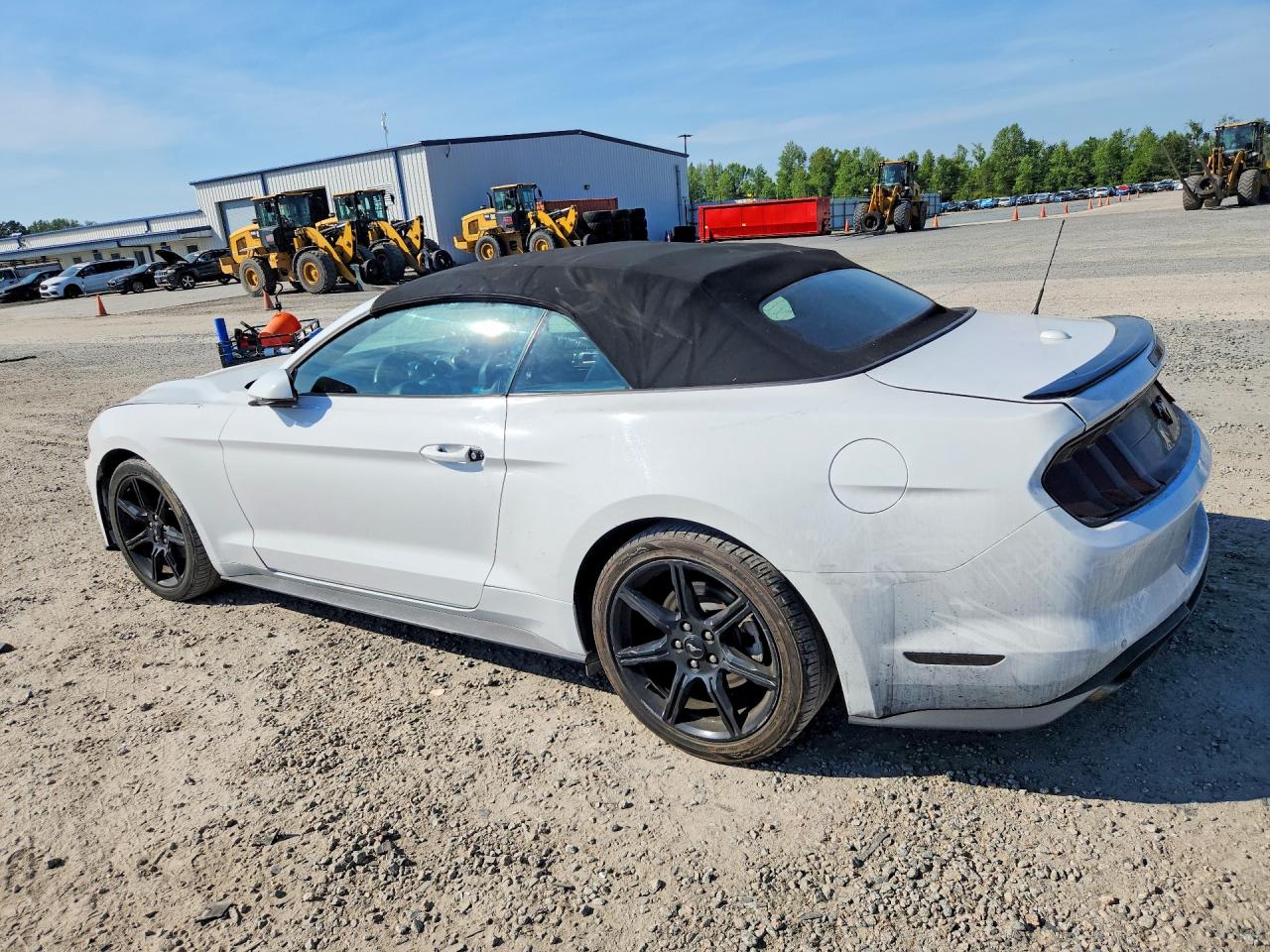 2018 Ford Mustang White vin: 1FATP8UH1J5124389