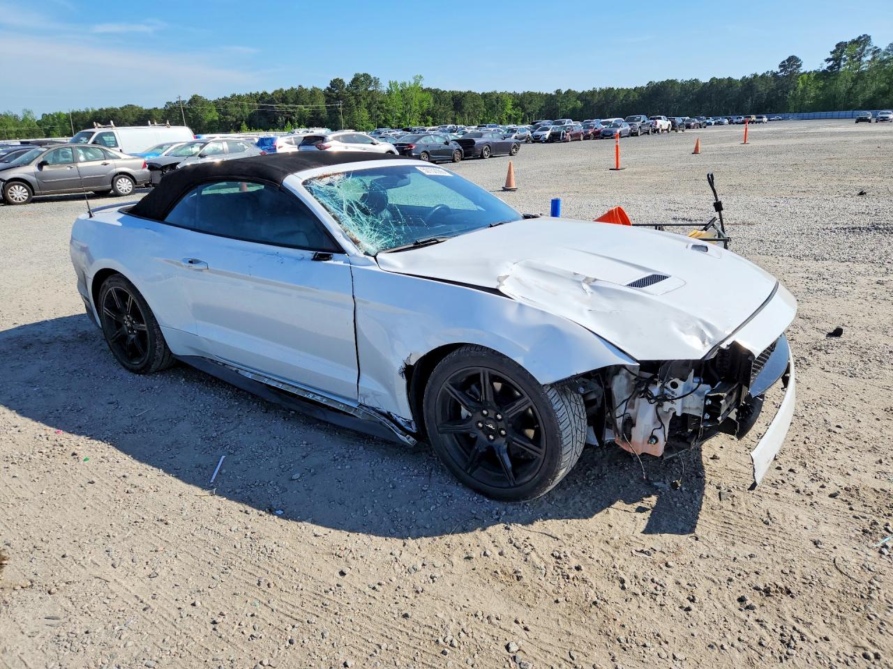 2018 Ford Mustang White vin: 1FATP8UH1J5124389