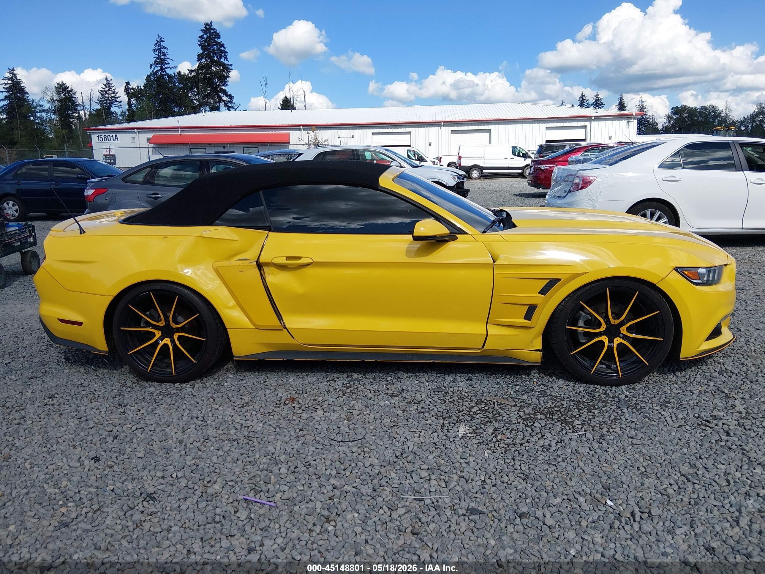 2015 Ford Mustang Ecoboost Premium Желтый vin: 1FATP8UH2F5399471