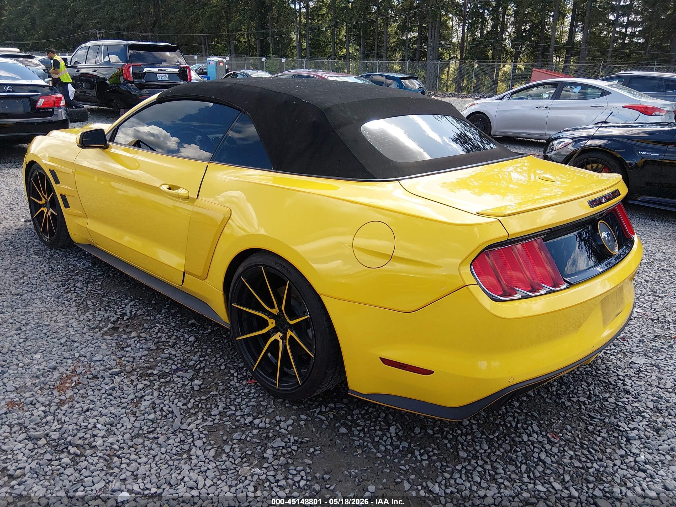 2015 Ford Mustang Ecoboost Premium Желтый vin: 1FATP8UH2F5399471
